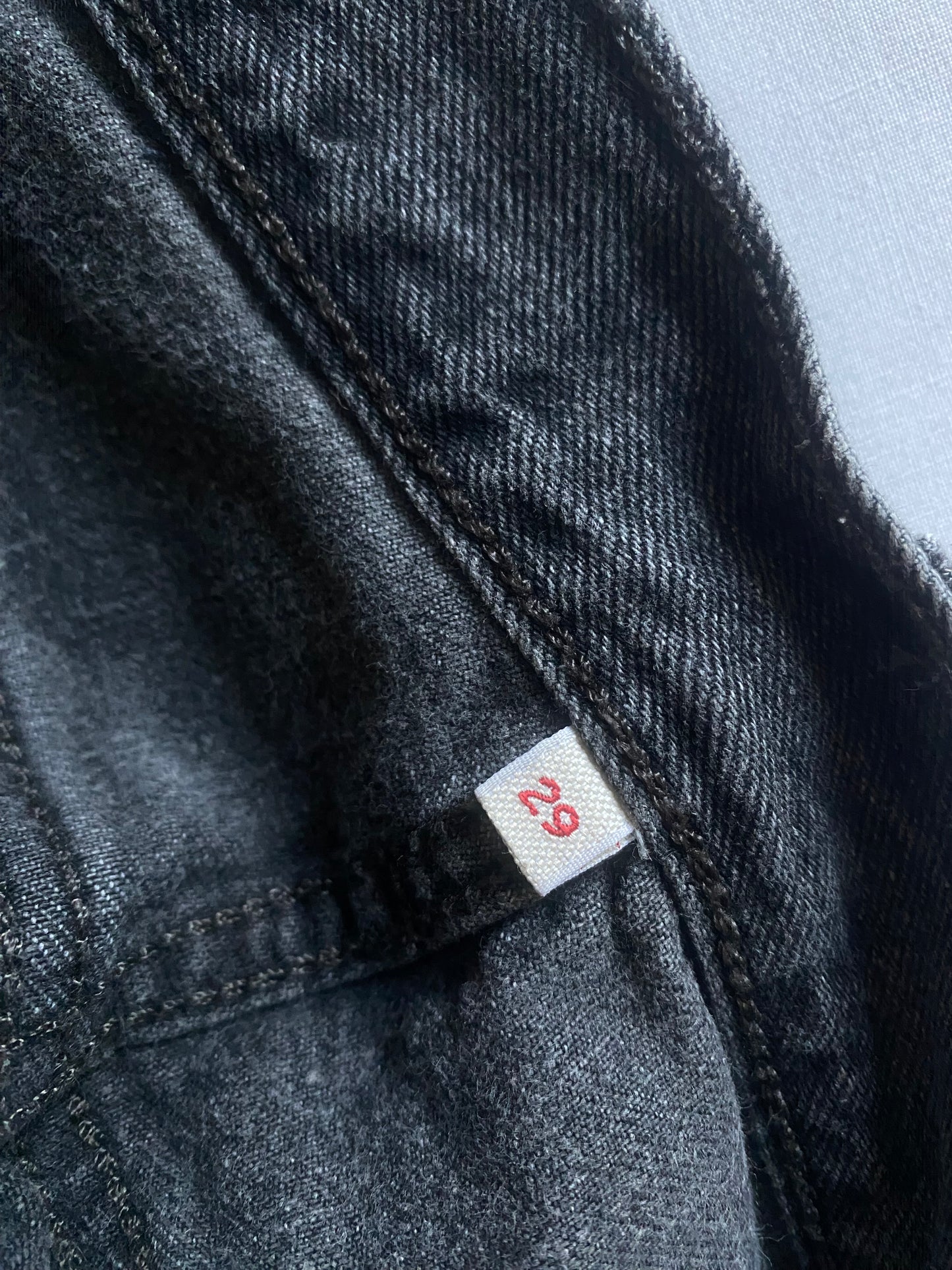 Fustă Levi’s High Rise Deconstructed – Black Washed Denim – Mărime 29