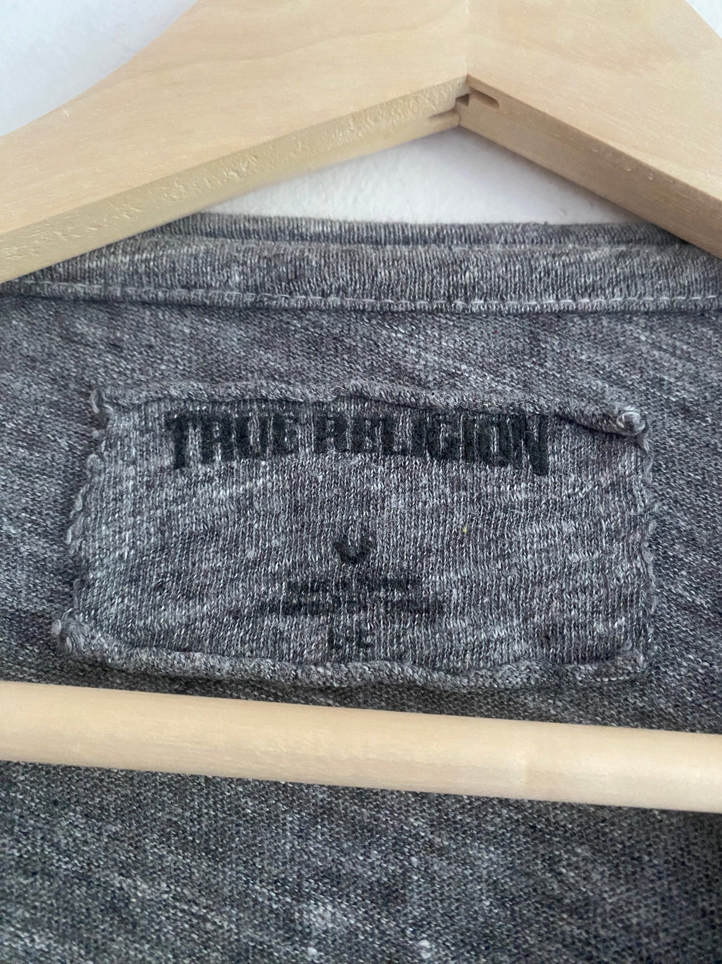 👕 Tricou True Religion Graphic – Gri – Mărimea L