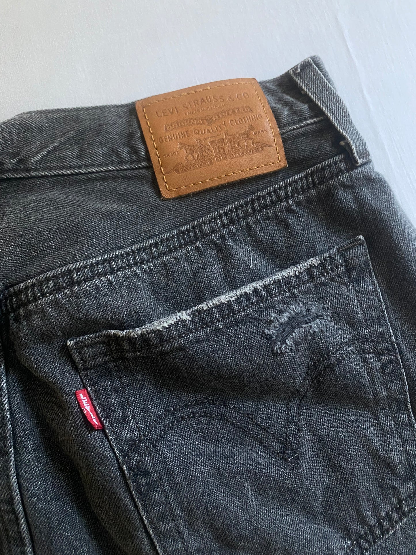 Fustă Levi’s High Rise Deconstructed – Black Washed Denim – Mărime 29