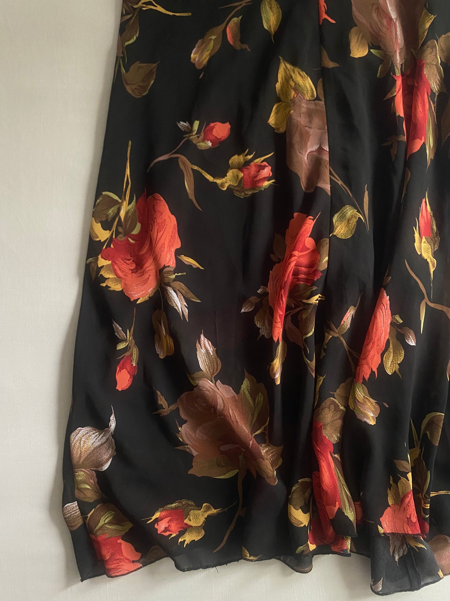 Fustă Midi Y2K cu Imprimeu Trandafiri – Mărime M 🌺