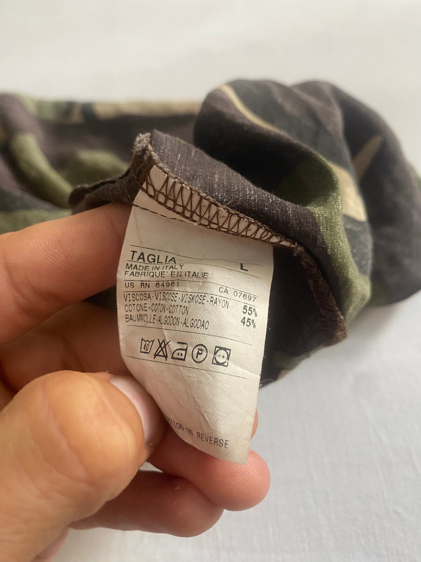 🧢 Top Y2K Benetton Camo – Mărimea L Femei – Made in Italy