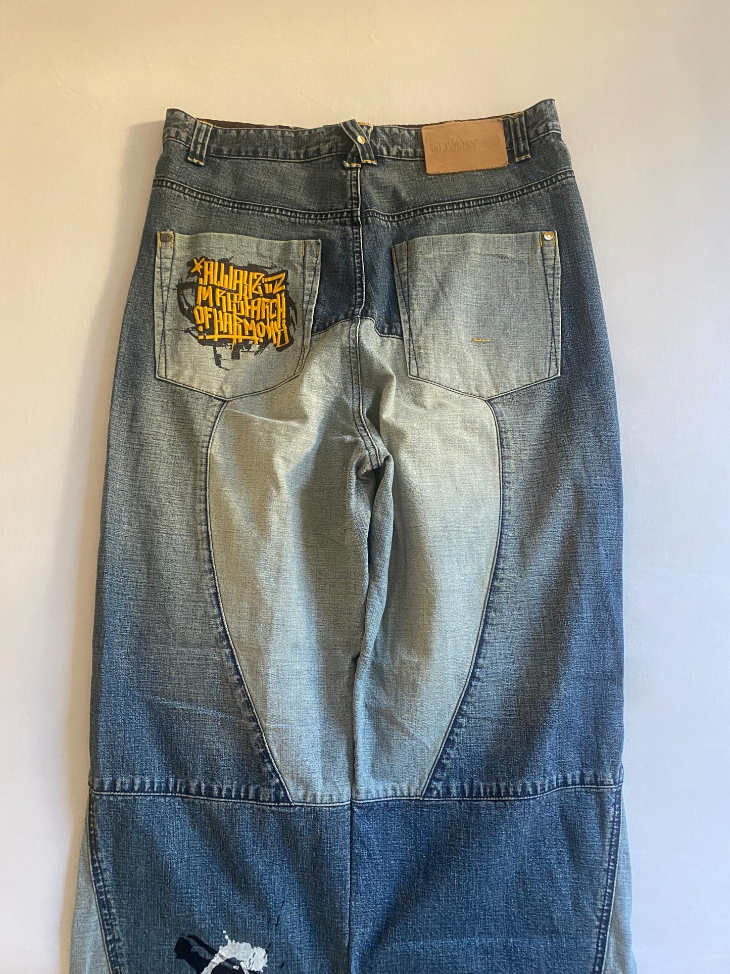 📻 Jeanși Y2K Two Angle – Baggy – Printed & Embroidered – XL