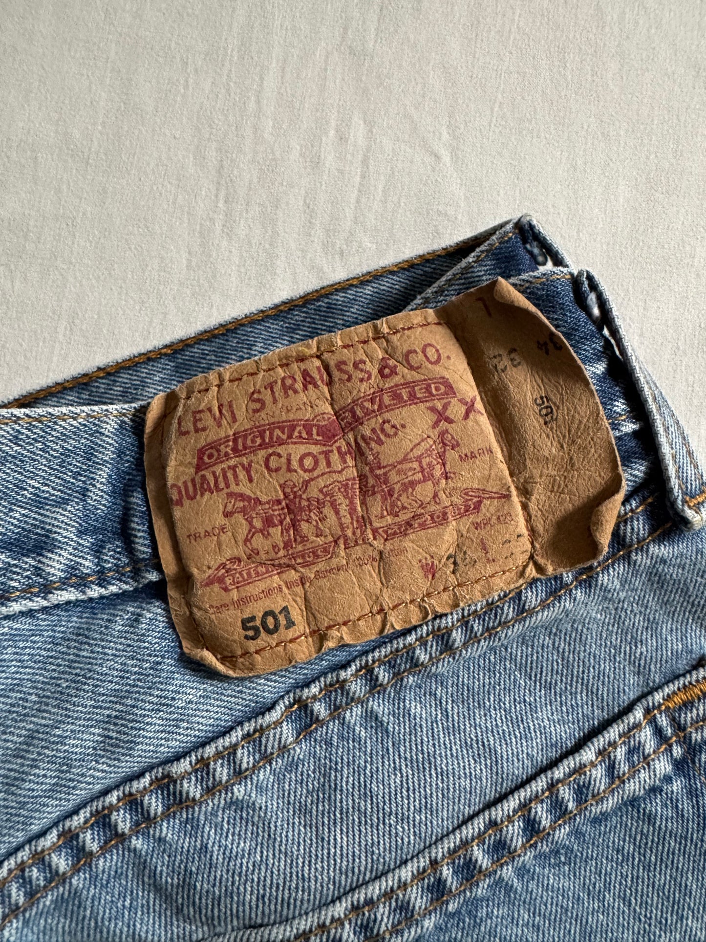 👖 Blugi Vintage Levi’s 501 – Mărime W34 x L32 – Made in UK