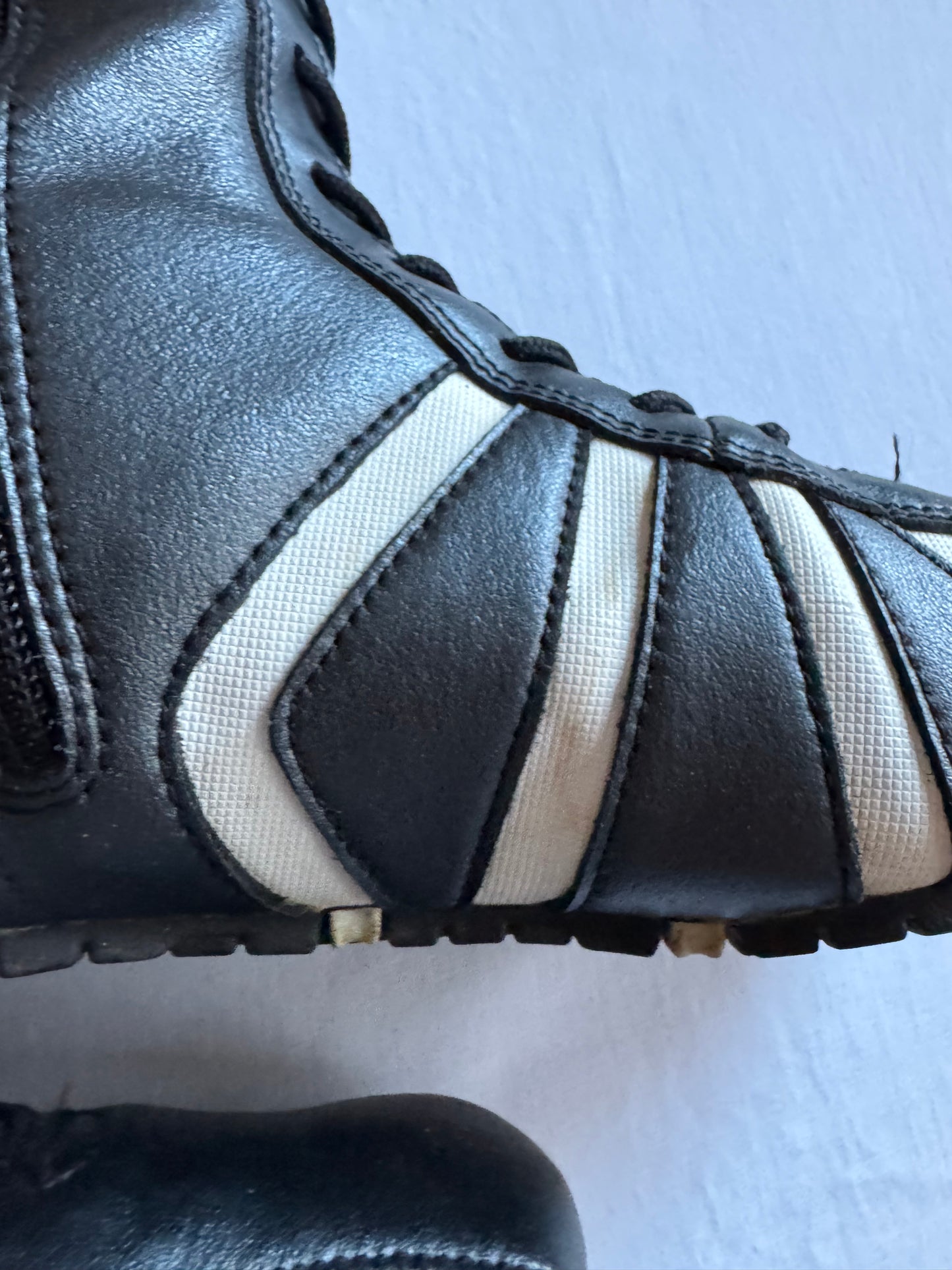 🥊 Cizme vintage Levi’s Boxing – piele neagră – mărimea 39