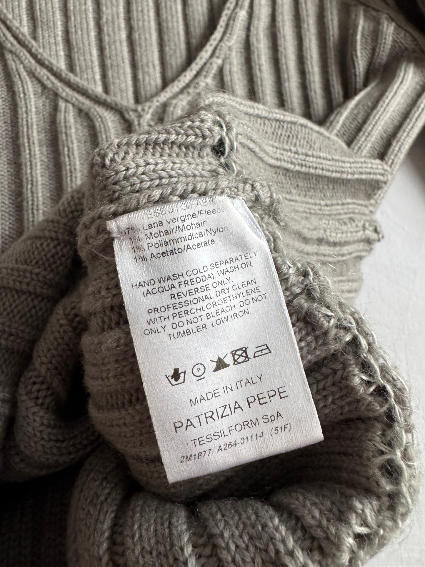🧶 Pulover Y2K Patrizia Pepe Gri cu Decolteu în V – S Damă