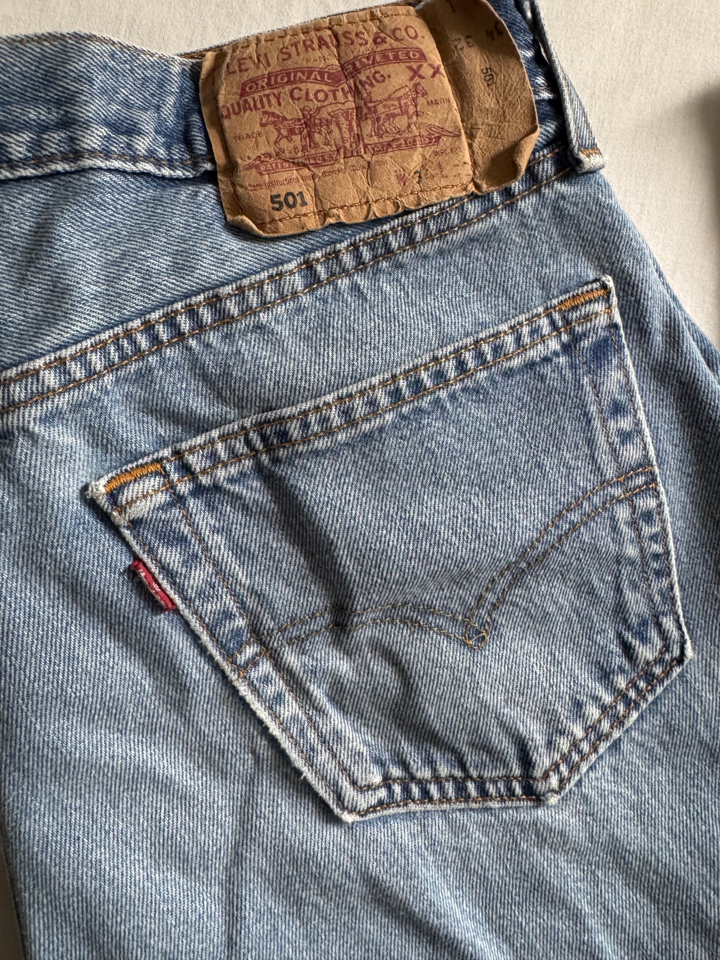 👖 Blugi Vintage Levi’s 501 – Mărime W34 x L32 – Made in UK
