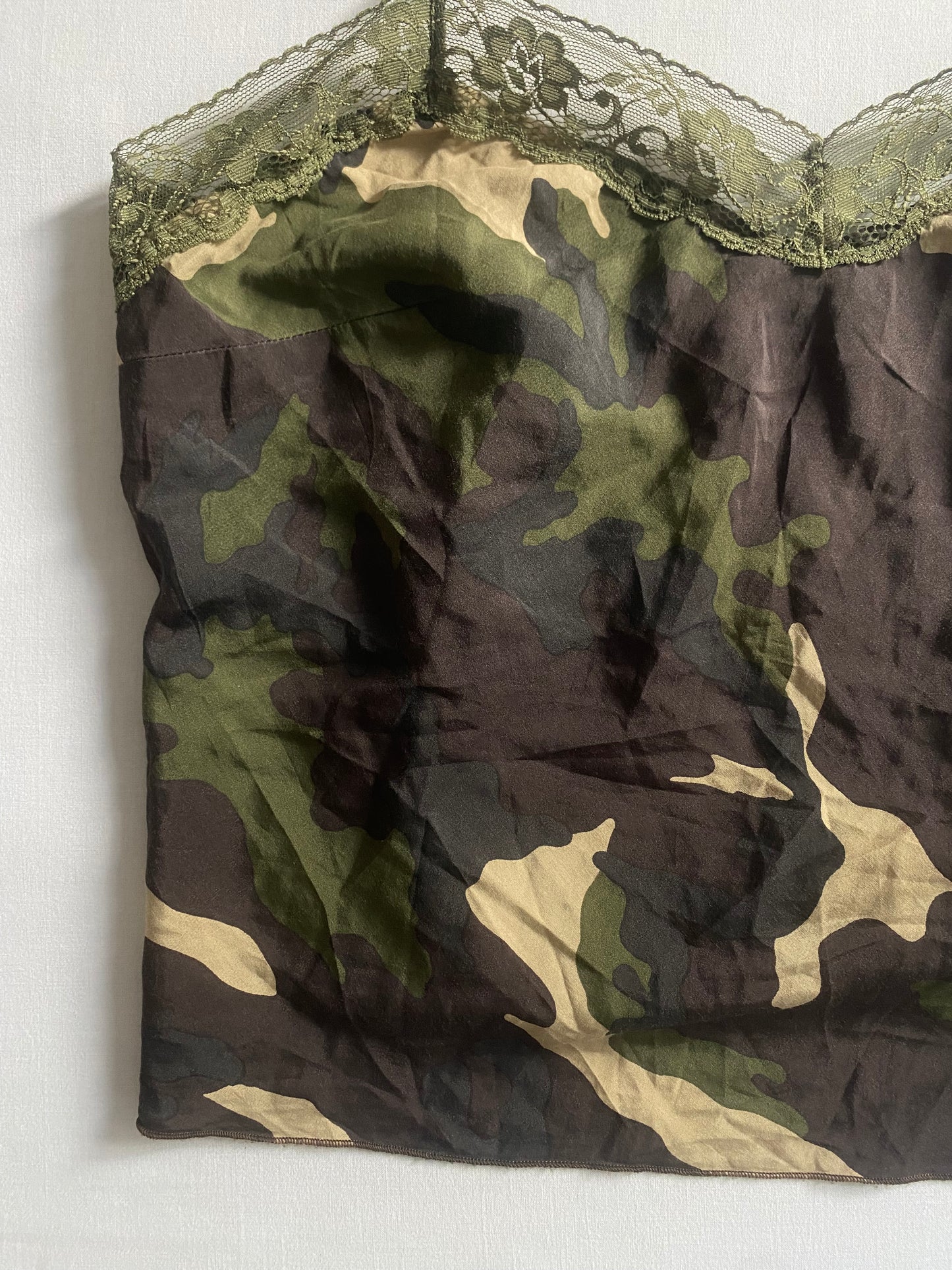 🧢 Top Y2K Benetton Camo – Mărimea L Femei – Made in Italy