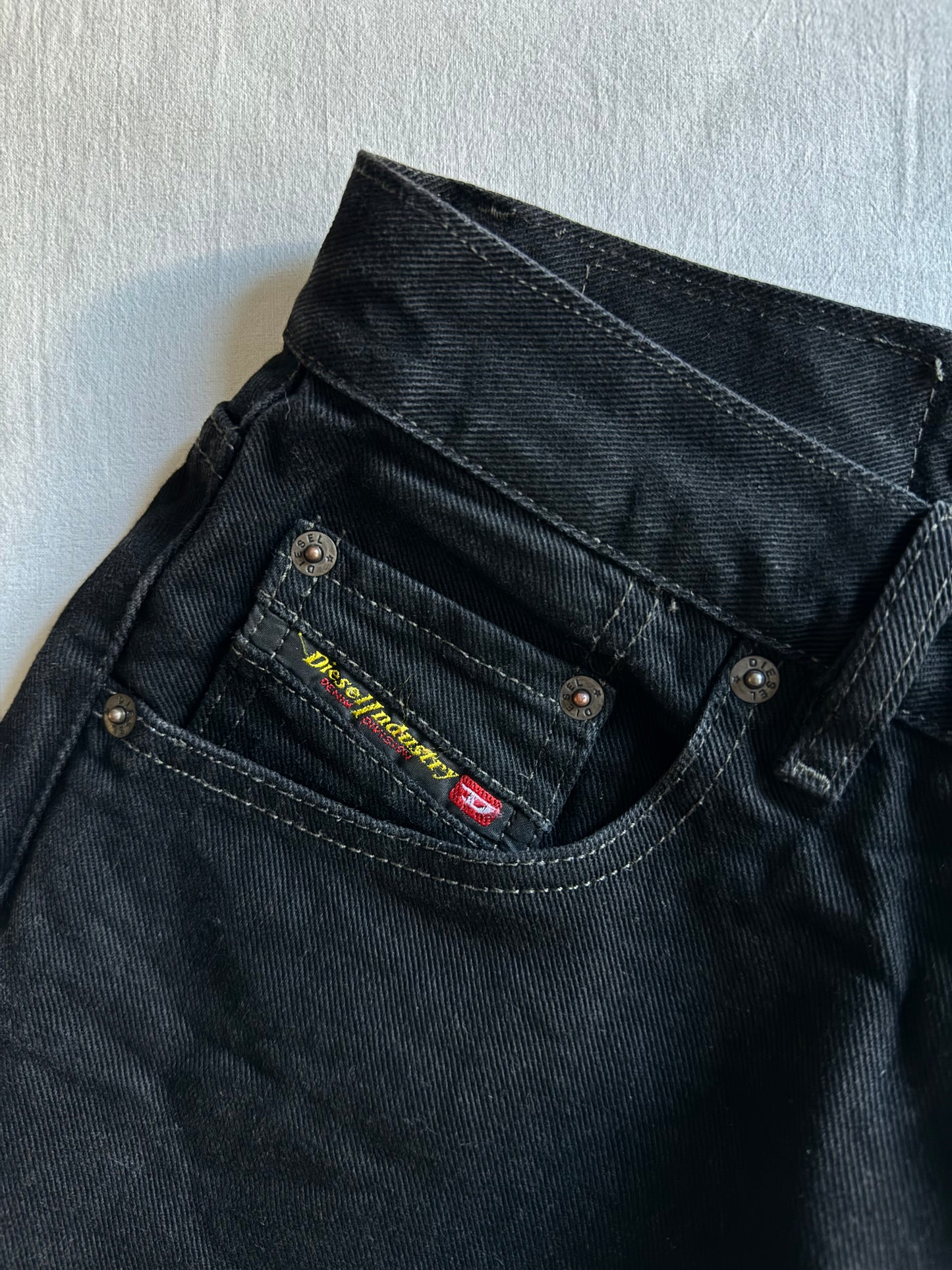 ☕️ Blugi vintage Diesel – Black – Made in Italy – mărimea US 34