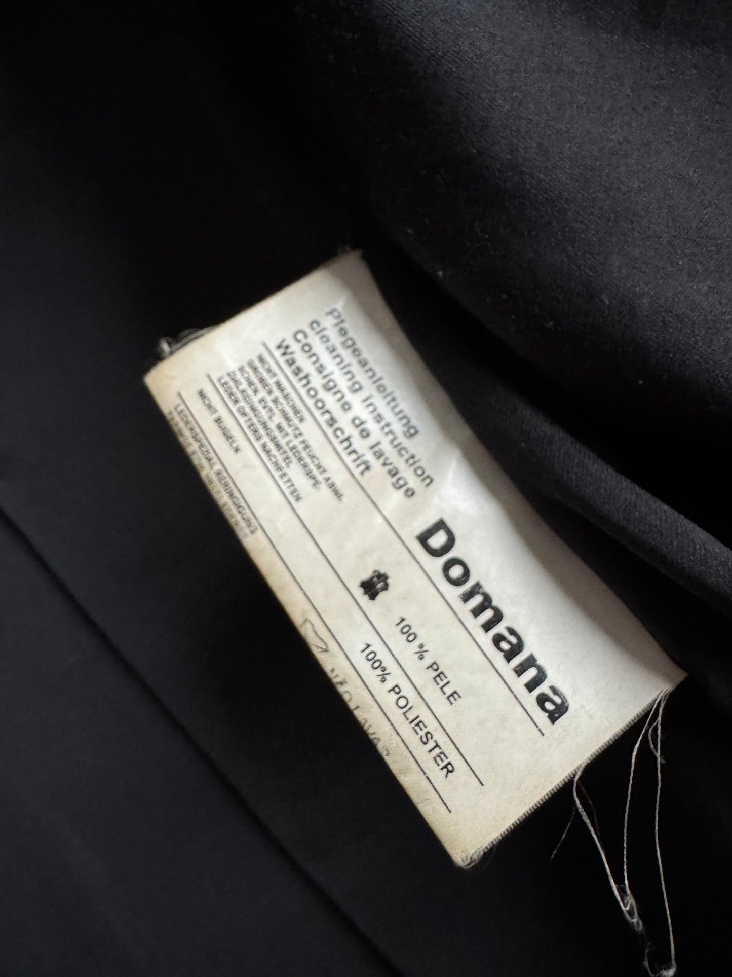 🧥 Geacă Vintage din Piele Neagră Cropped – XL