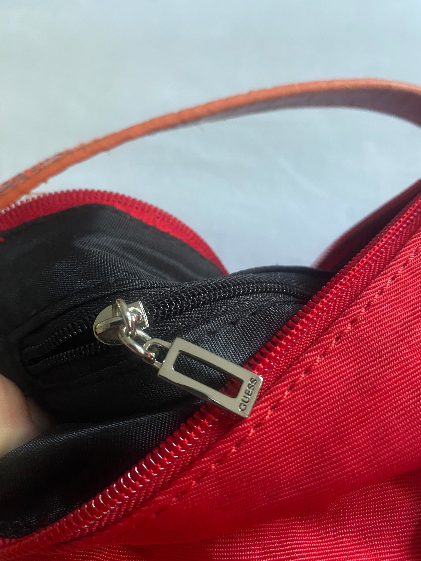 ❤️ Y2K Guess Red Handbag – Geantă Vintage Statement