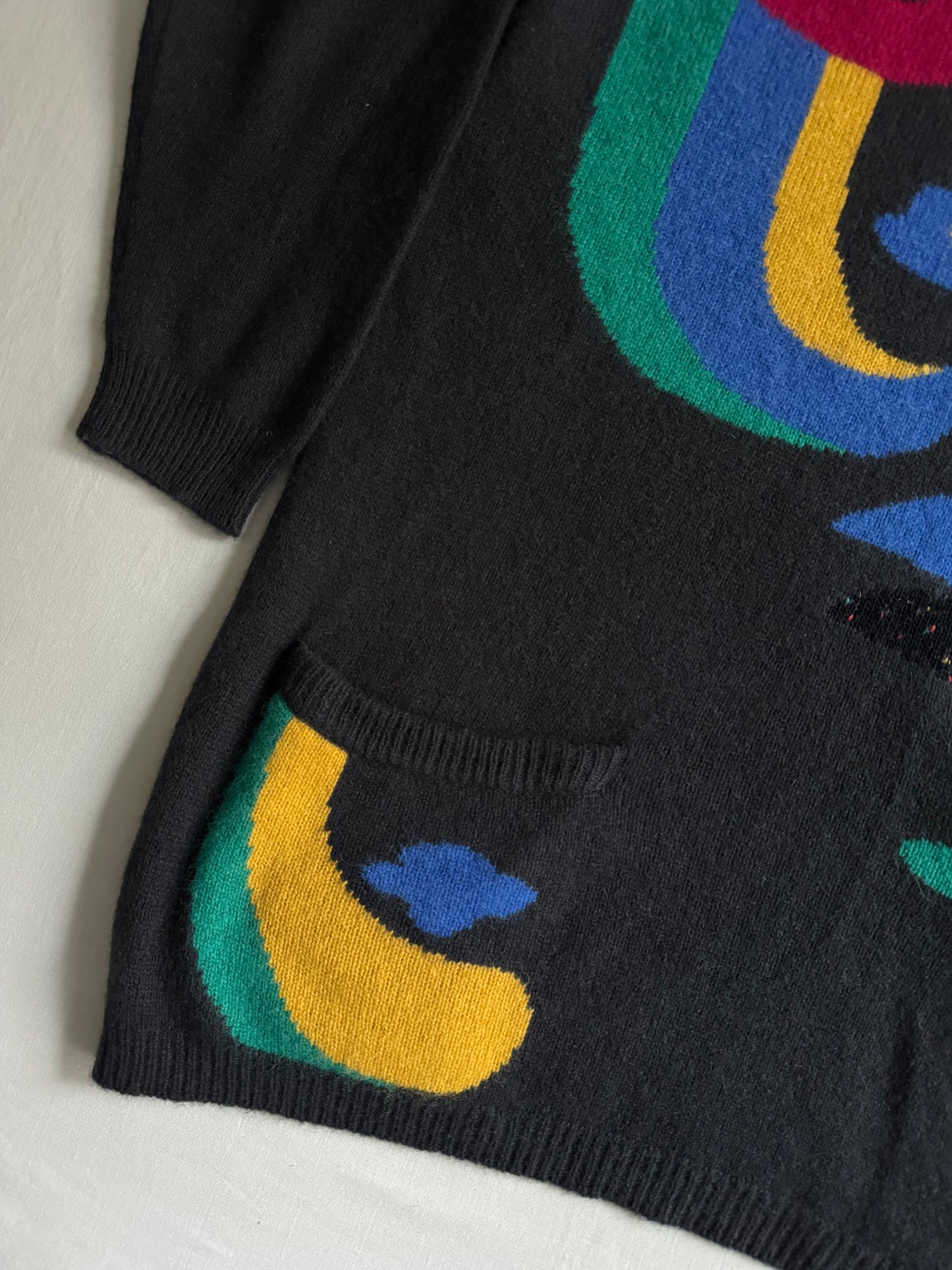 🌌 🧶 Pulover Lung Vintage cu Umeri Structurați – Print Abstract – Mărime M/L