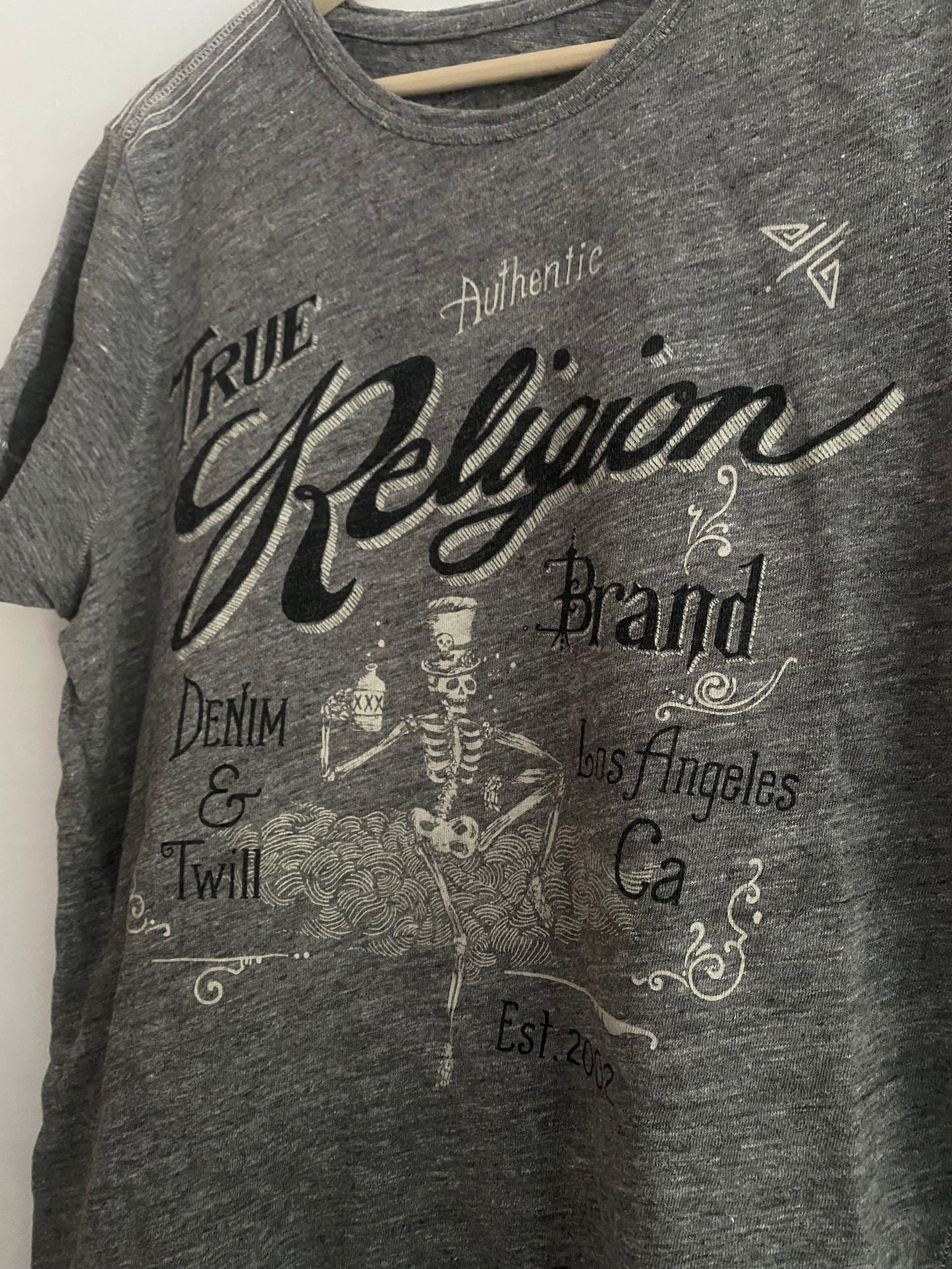 👕 Tricou True Religion Graphic – Gri – Mărimea L