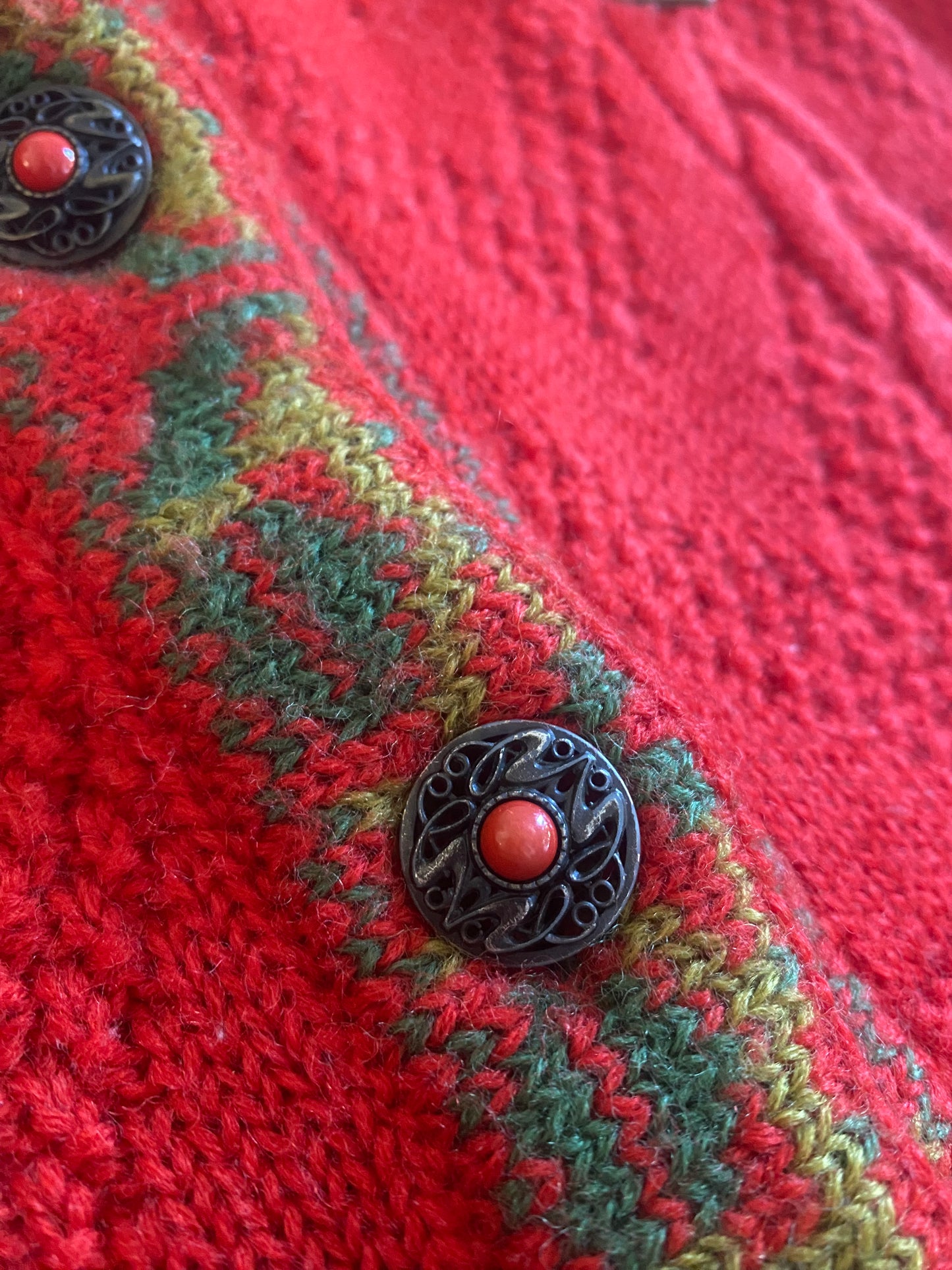 Cardigan Vintage Roșu – Tirolez – Lână 100% – EU 44 – Made in Austria