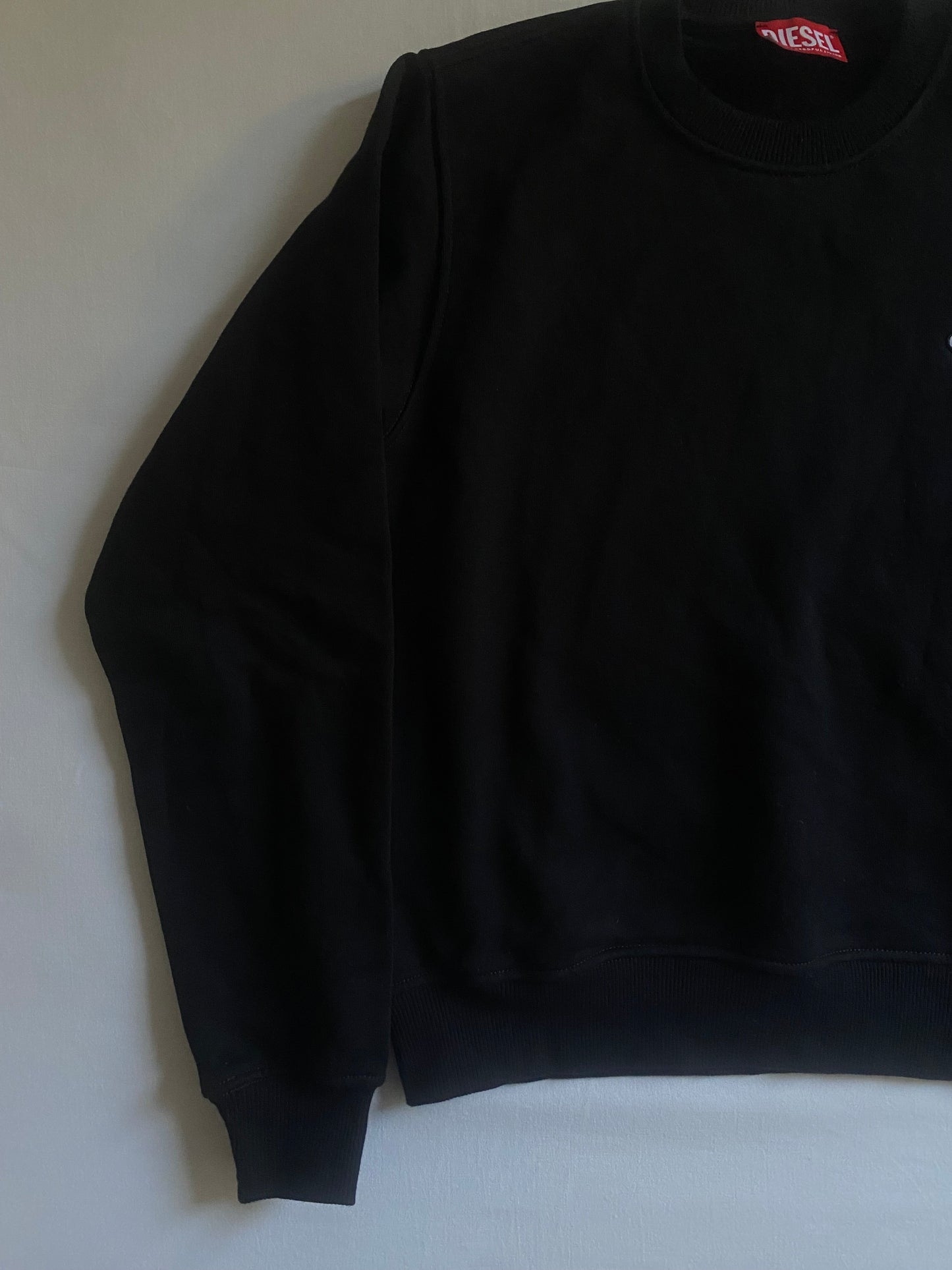 Crewneck Negru Diesel – Logo Mic pe Piept – Women’s S – Mint Condition