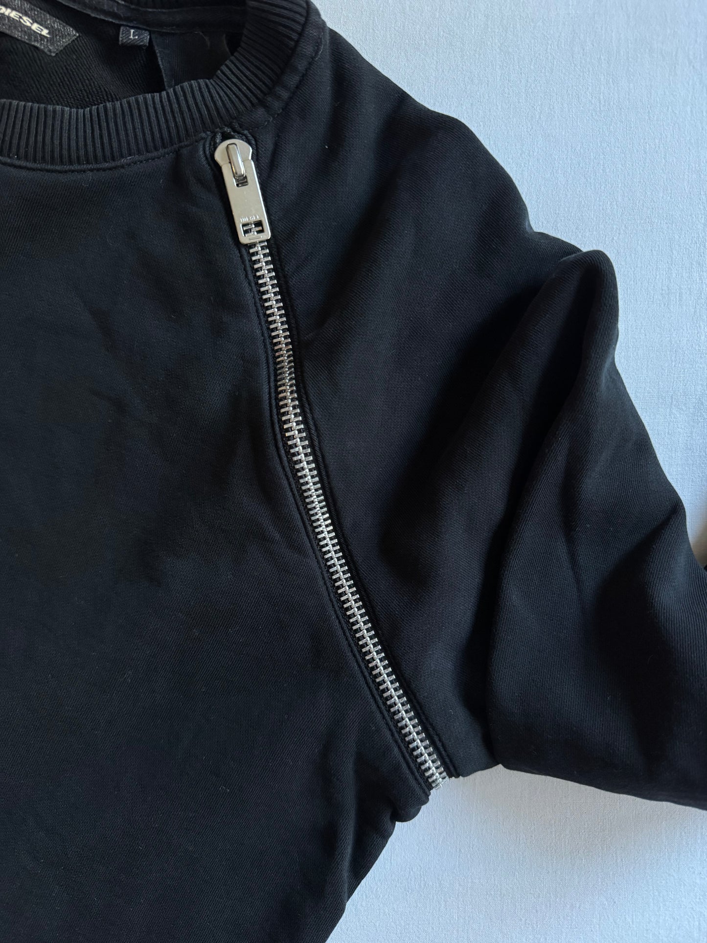 ⛽️ Bluză Diesel crewneck neagră cu fermoare – mărimea L