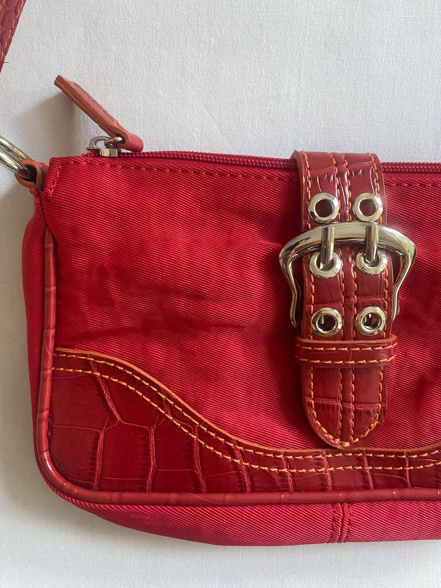 ❤️ Y2K Guess Red Handbag – Geantă Vintage Statement