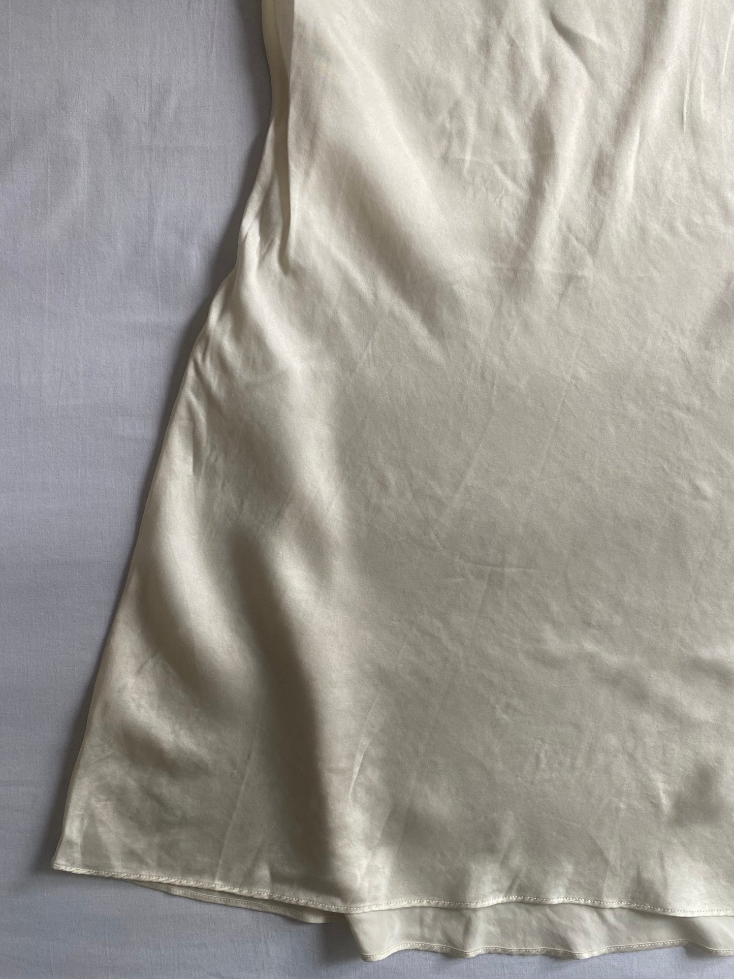 🤍 Top Vintage Alb din Mătase – Mărime M – Stil Clasic