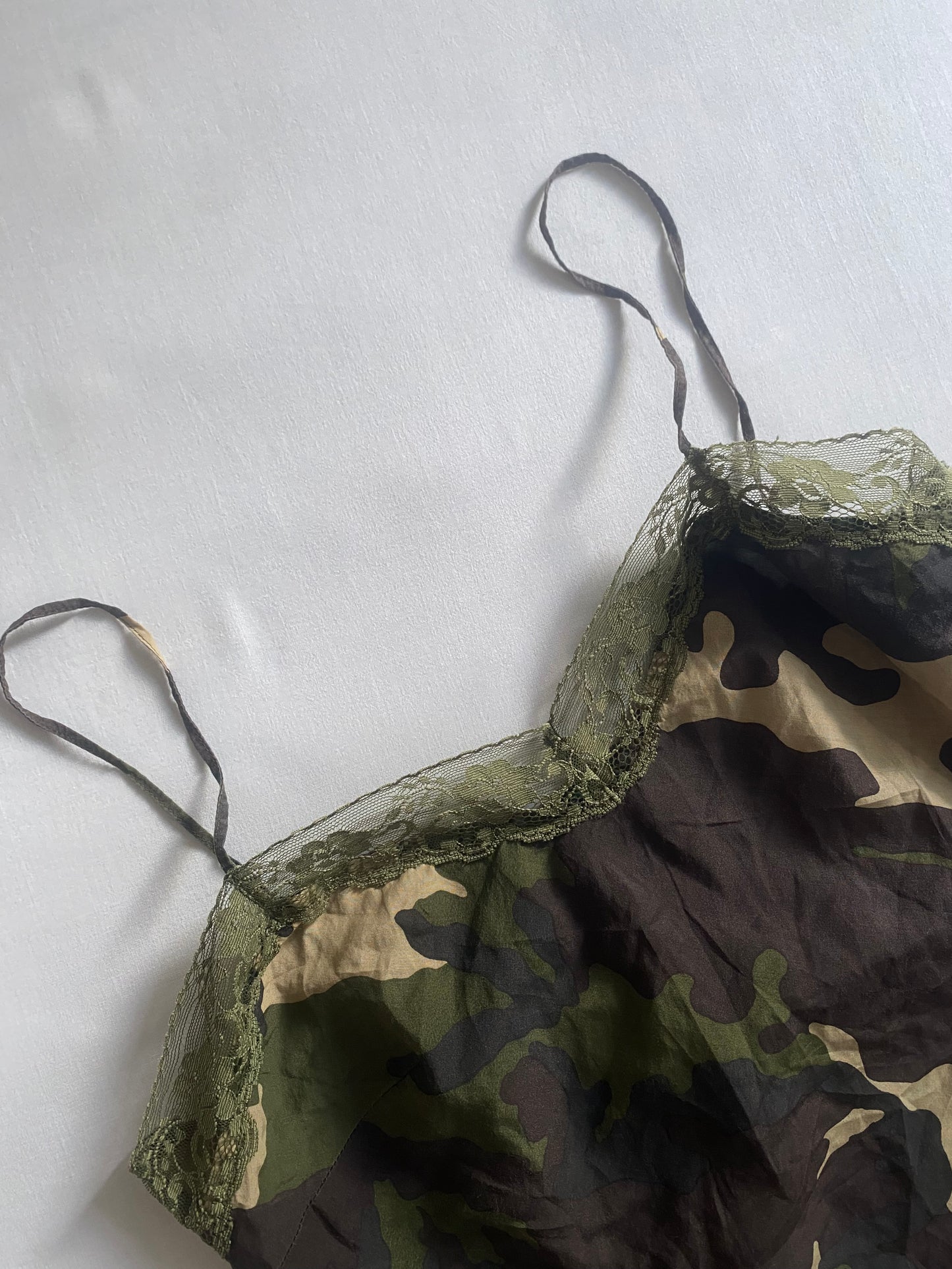 🧢 Top Y2K Benetton Camo – Mărimea L Femei – Made in Italy
