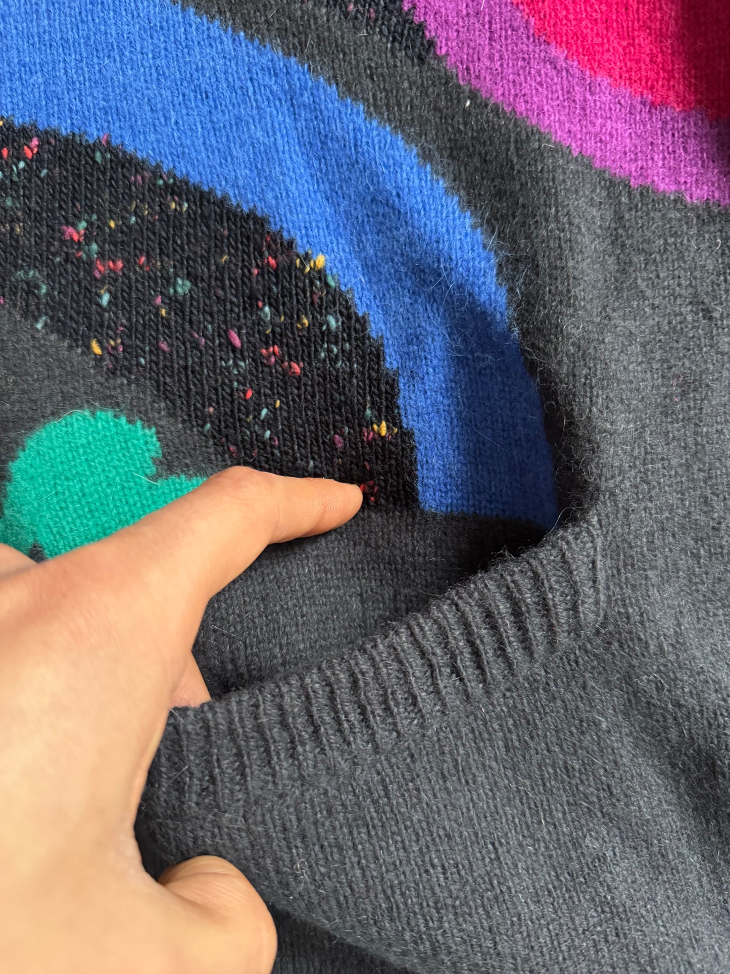 🌌 🧶 Pulover Lung Vintage cu Umeri Structurați – Print Abstract – Mărime M/L