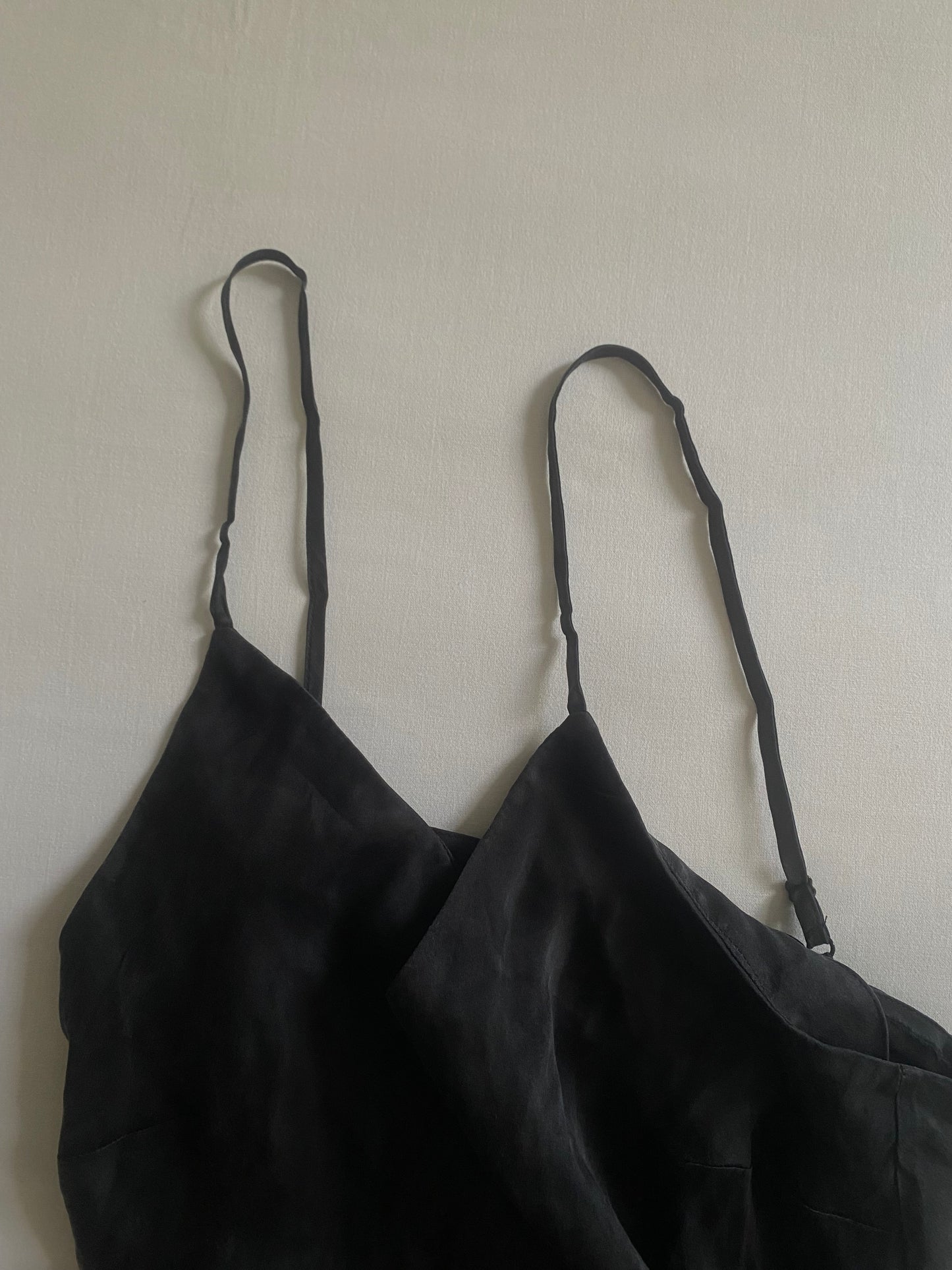 👚 Top Y2K din Mătase Neagră – Mărime M