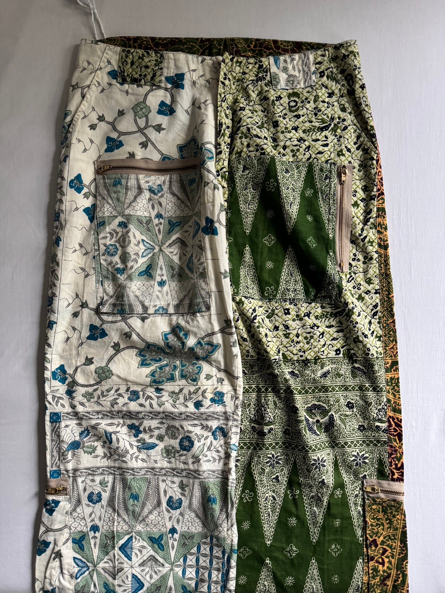 🧘 Pantaloni Cargo Patchwork Grafici P.A.R.O.S.H. – Anii ’90