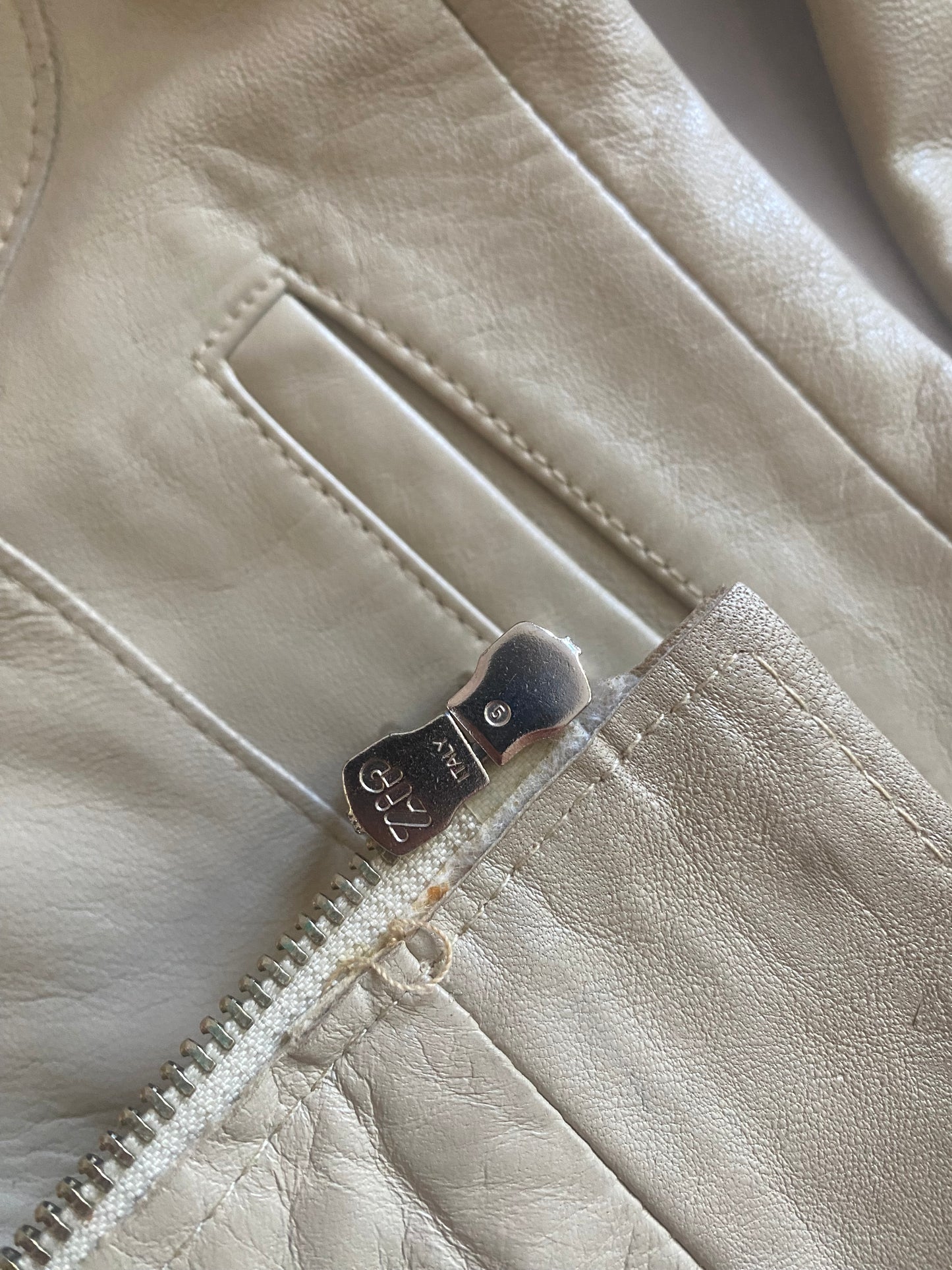 🧥 Geacă Vintage din Piele Crem – Made in Italy, Guler Stil Anii '70 – Mărimea S Femei