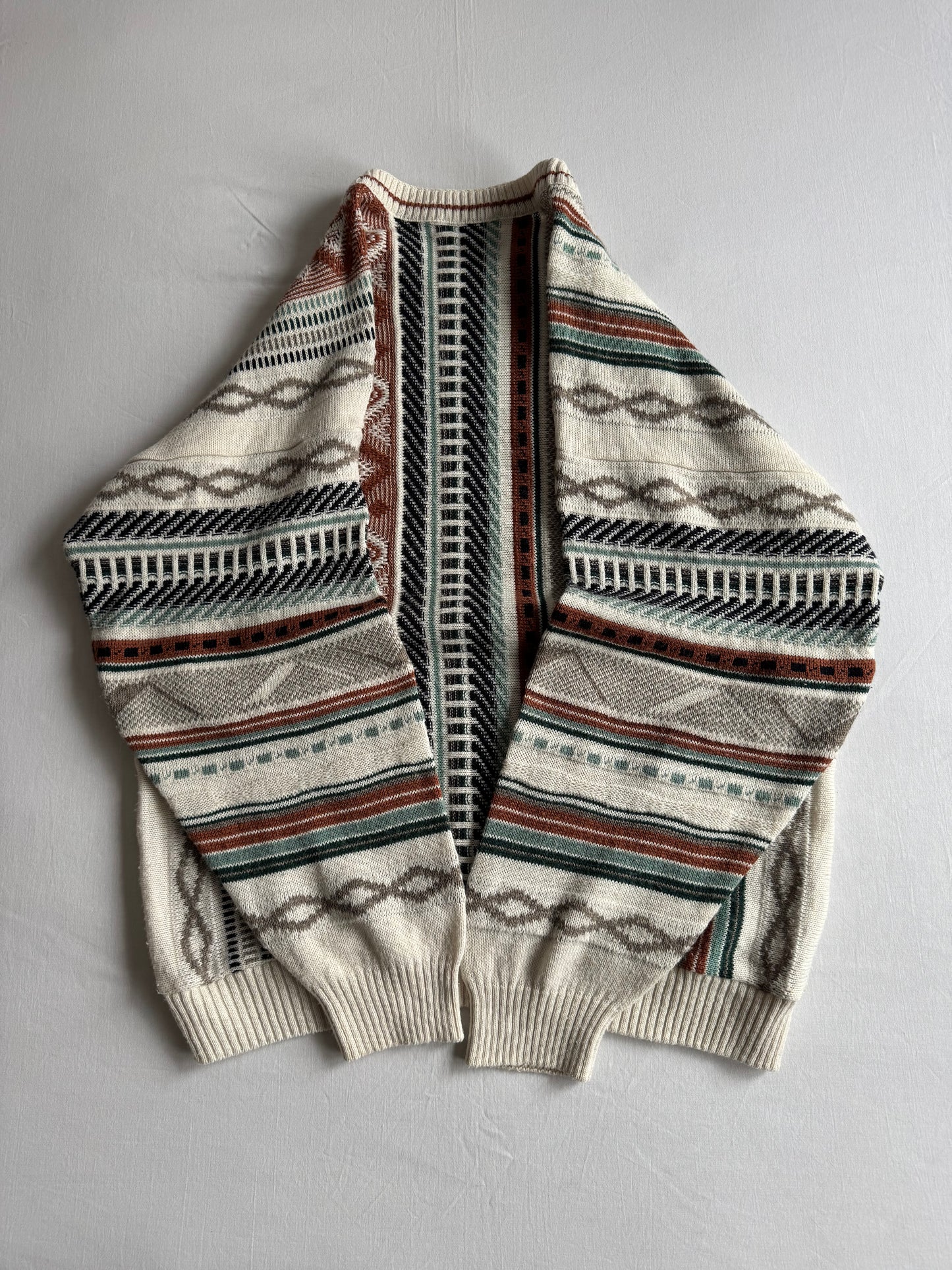 🧶 Pulover Vintage cu Model Abstract – L (52) – Made in West Germany