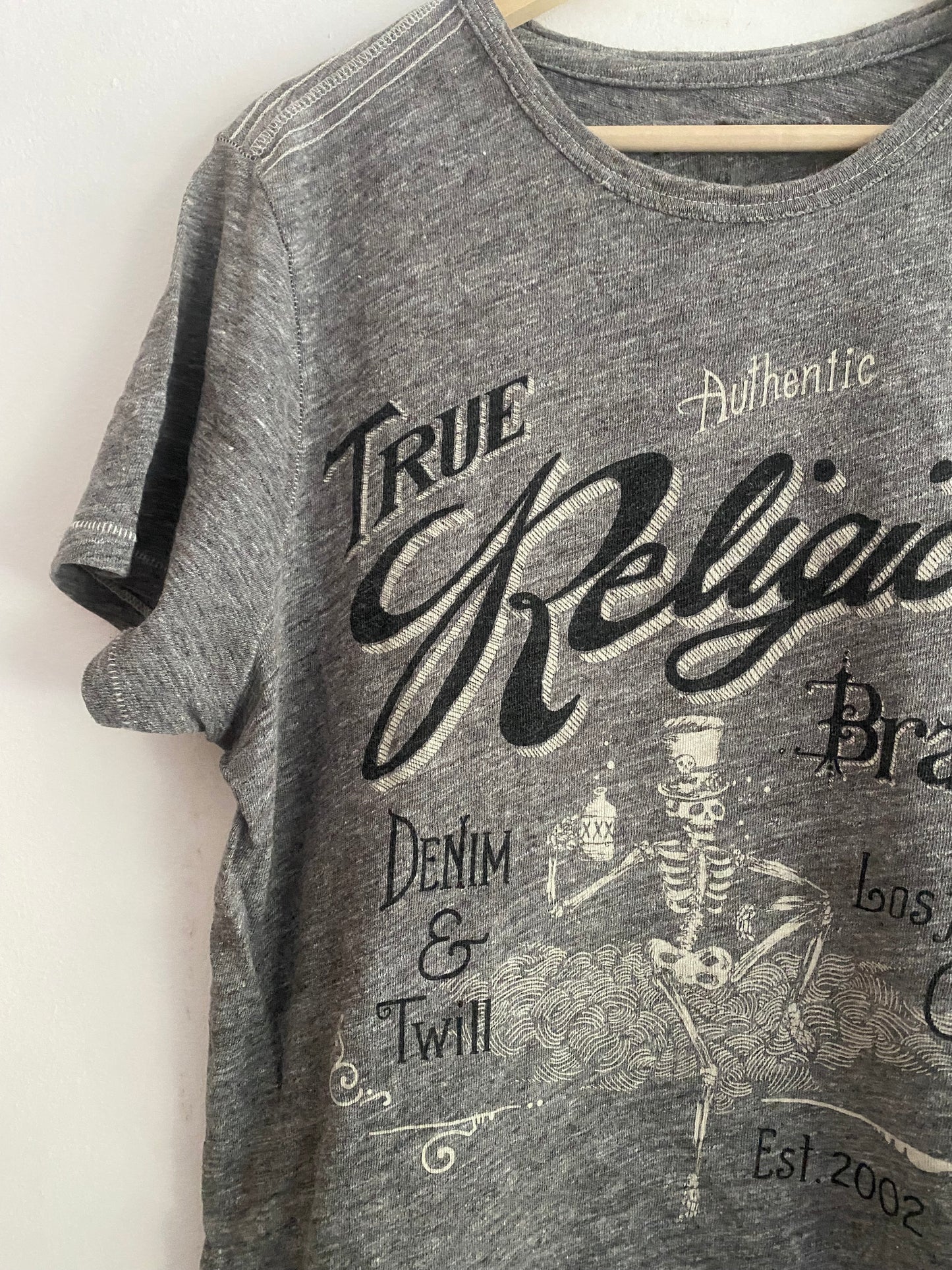 👕 Tricou True Religion Graphic – Gri – Mărimea L