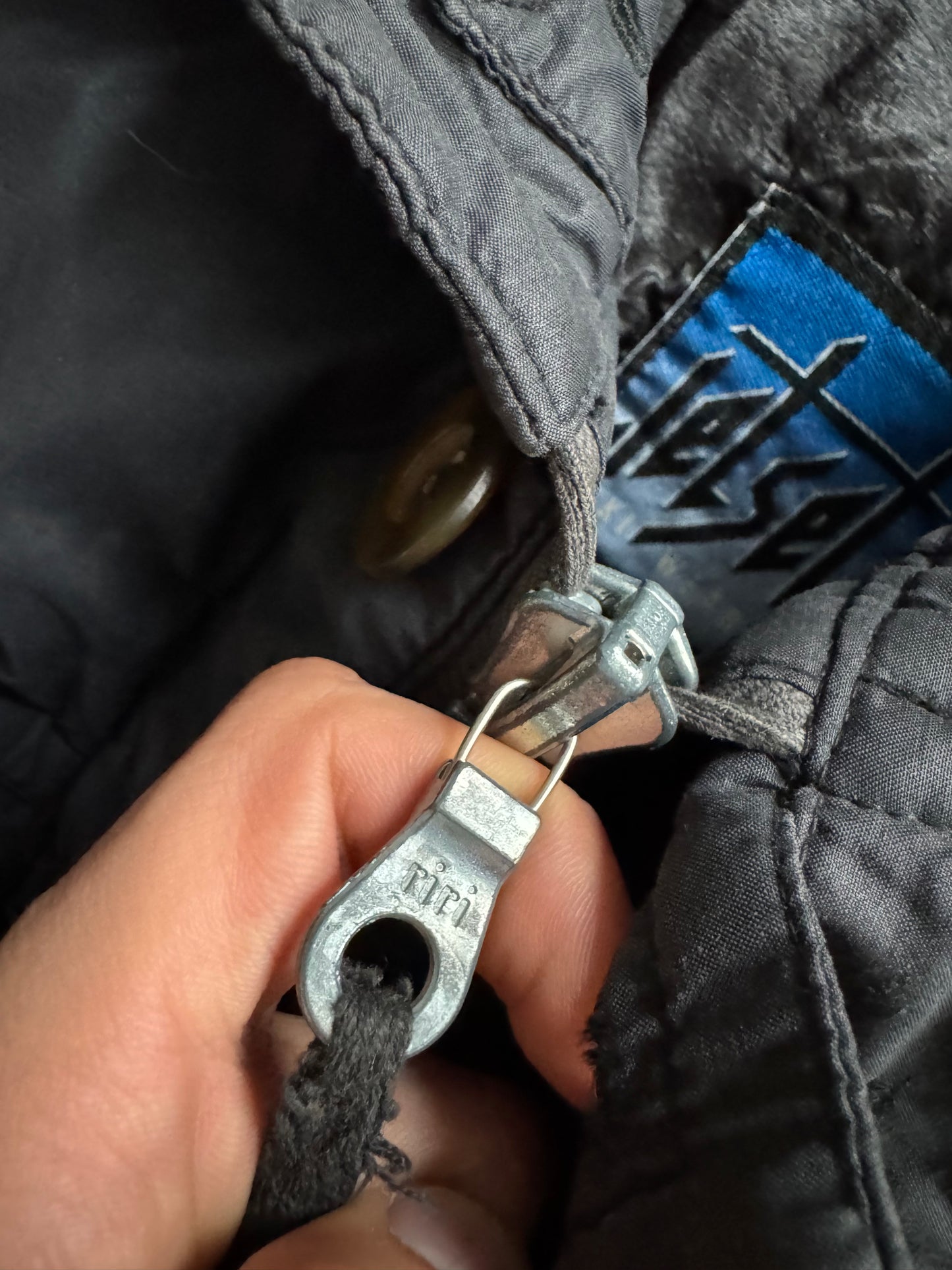 ⛷️ Geacă vintage Jet Set din puf natural cu guler din blană de raton – Made in Italy – mărime L