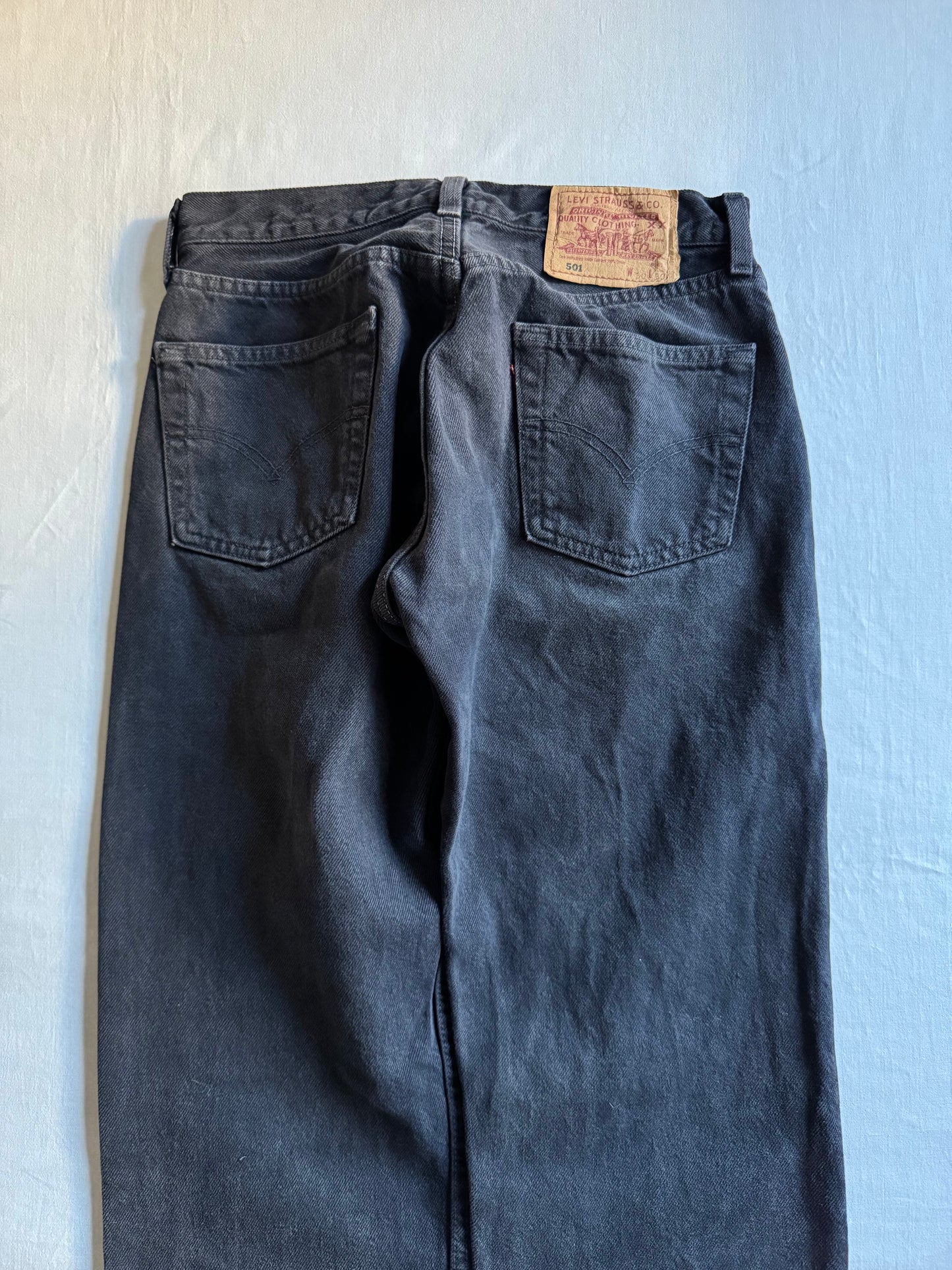 ☕️ Blugi vintage Levi’s 501 – Dark Black Washed – Made in USA – mărimea W30 x L30
