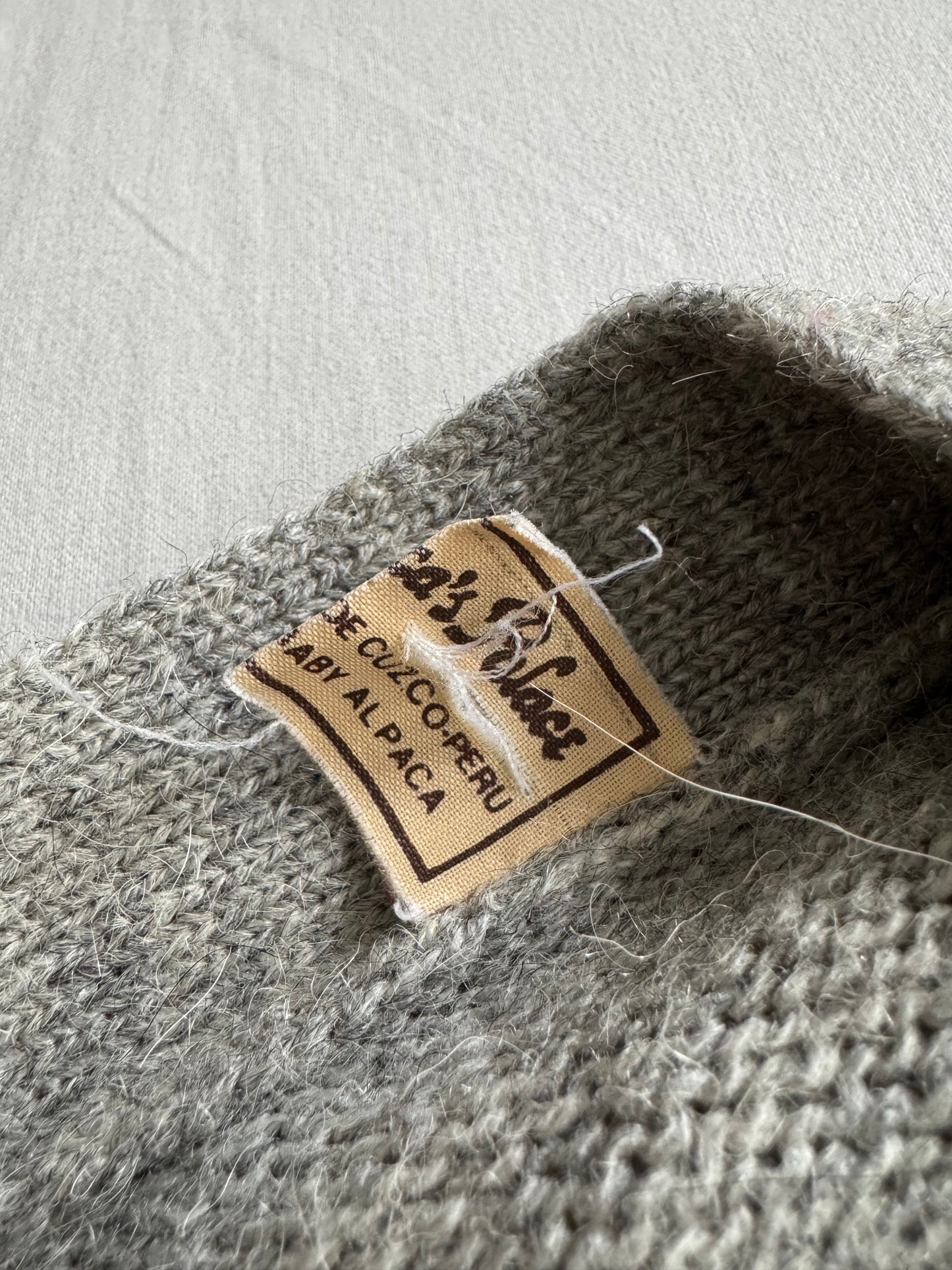 🦙 Cardigan Gri Fuzzy 100% Baby Alpaca – Handmade în Peru – Mărimea M