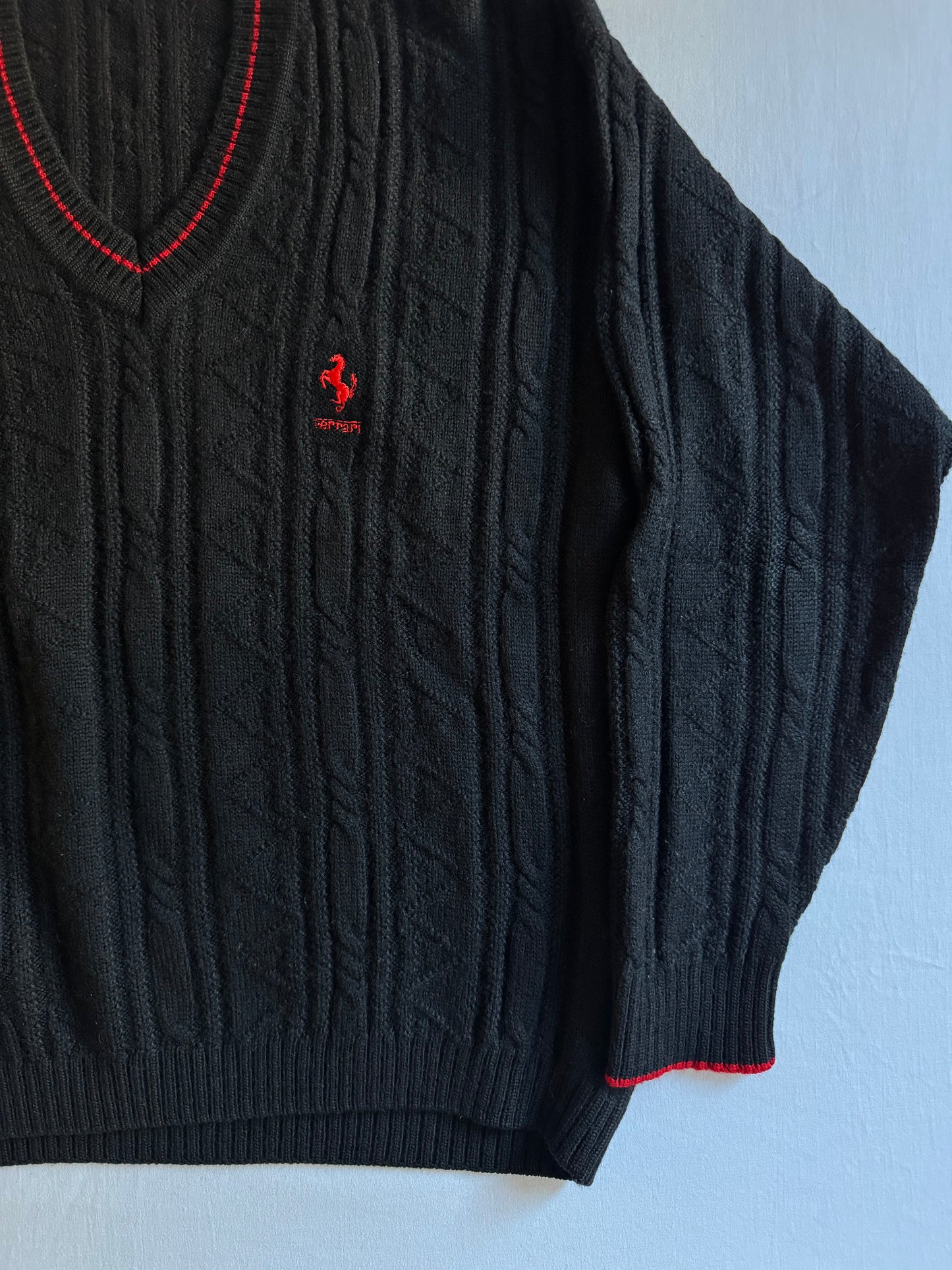 🏎️ 🧶 Pulover vintage Ferrari V-neck negru – mărimea L (Made in Italy)