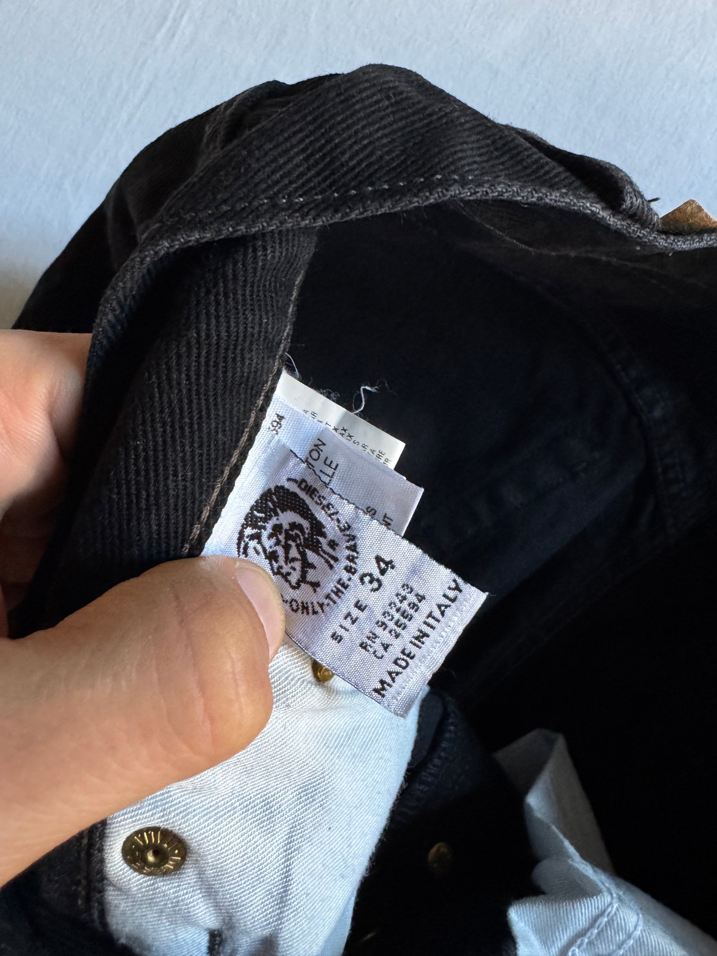 ☕️ Blugi vintage Diesel – Black – Made in Italy – mărimea US 34