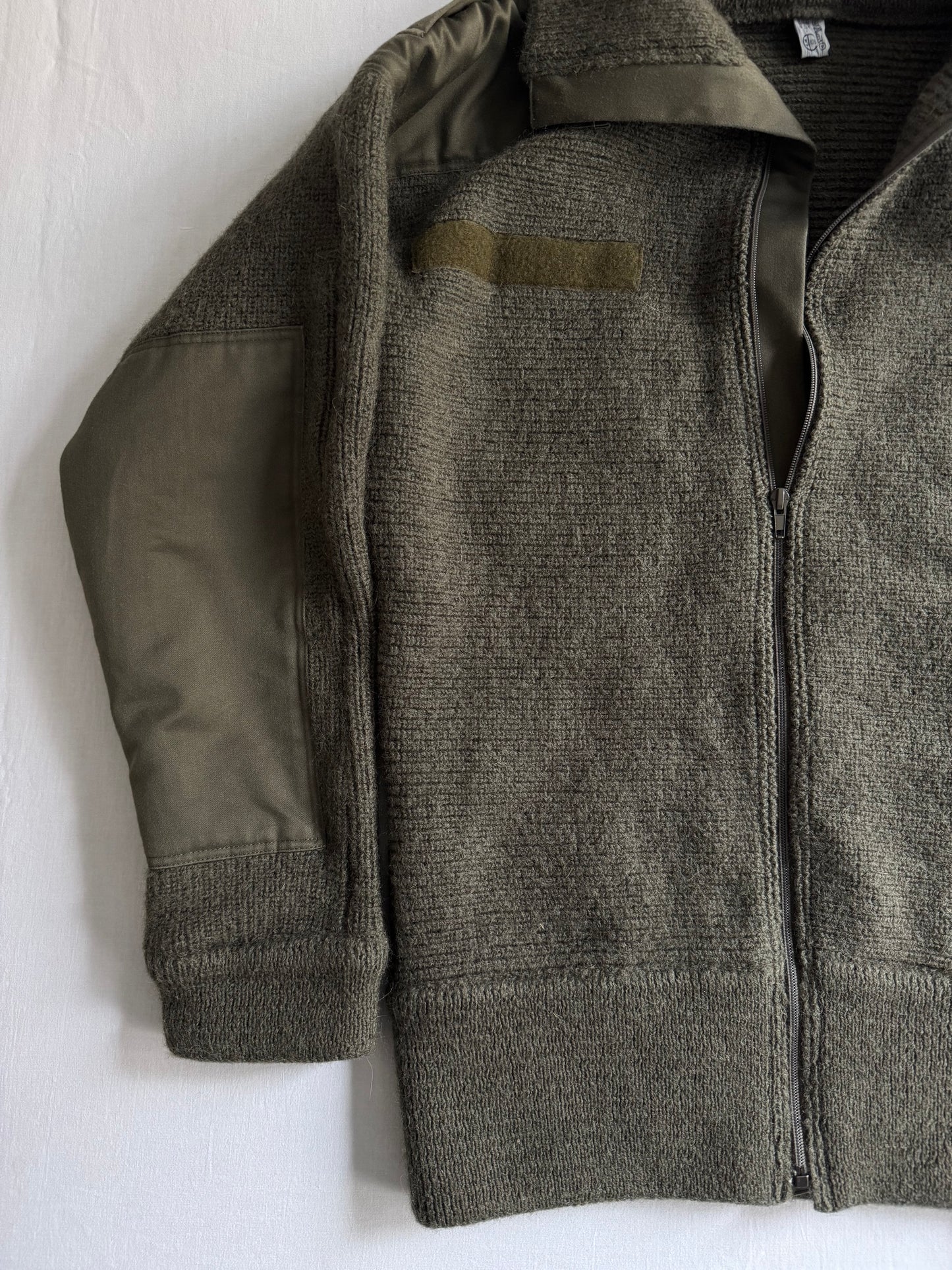 🪖 Pulover Military Austrian Army 1995 – 100% Lână Groasă – Mărime L