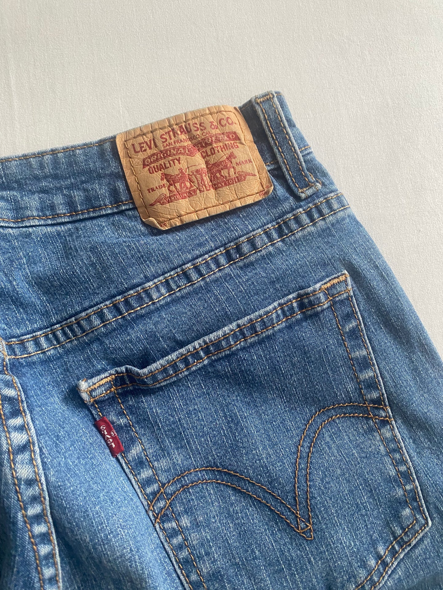 Y2K Levi's Capri Jeans