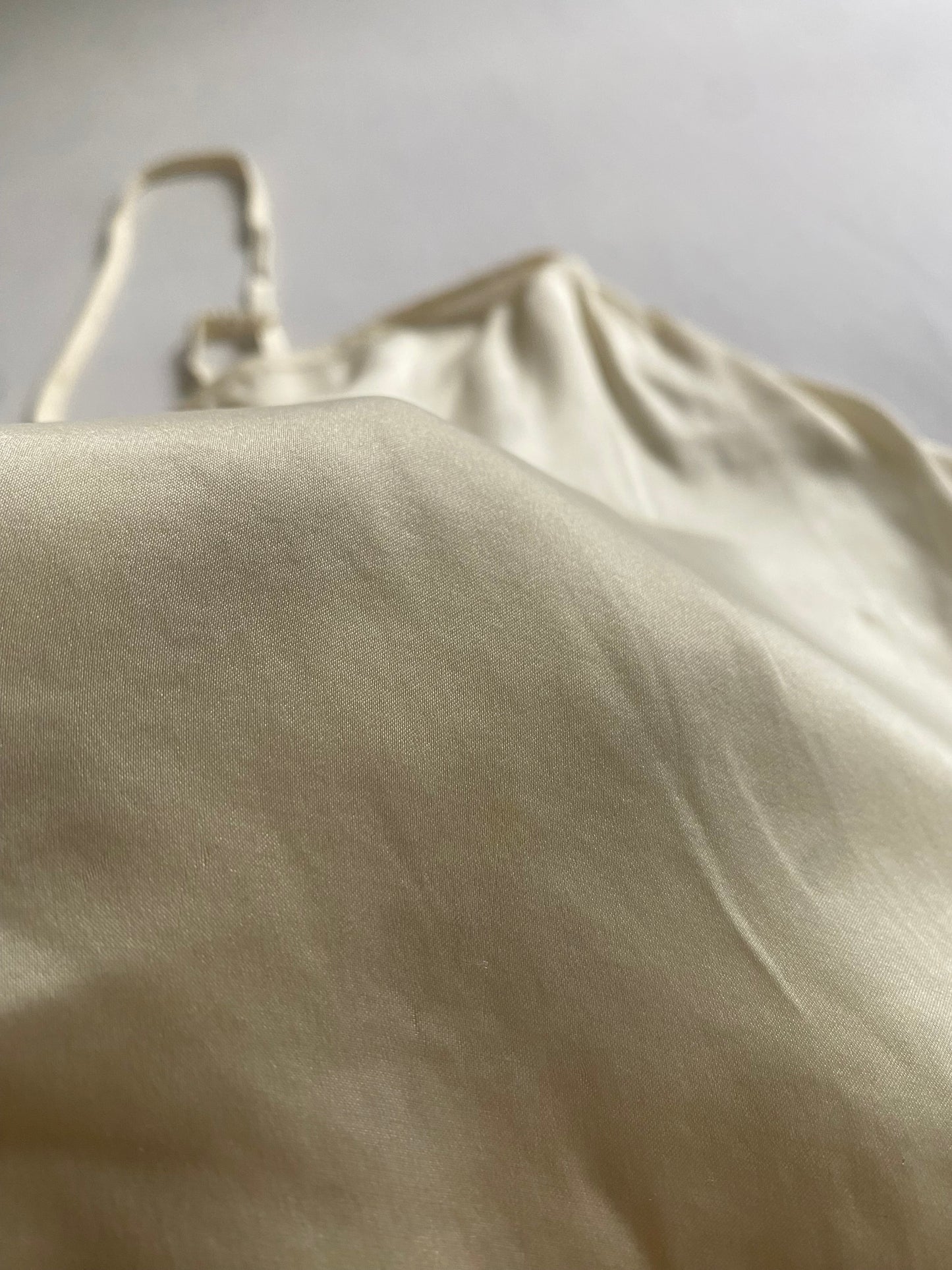 🤍 Top Vintage Alb din Mătase – Mărime M – Stil Clasic