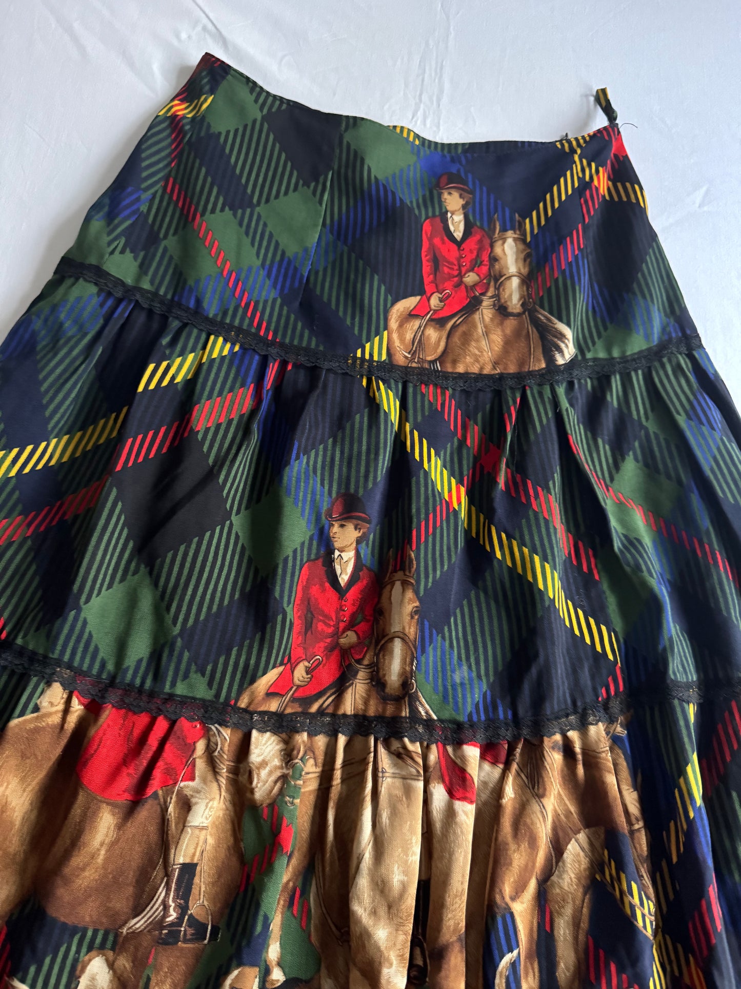 🧵 Fustă Vintage cu Print Călăreți (mărime S estimată)