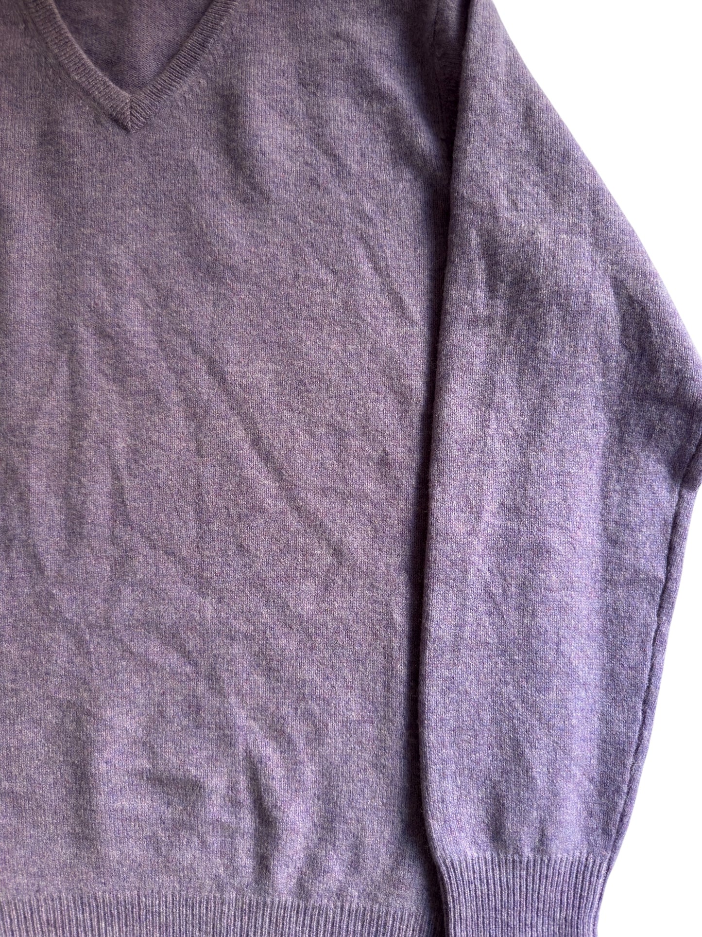 🪁 Vintage V-Neck Light Purple Wool Jumper – Men’s XL