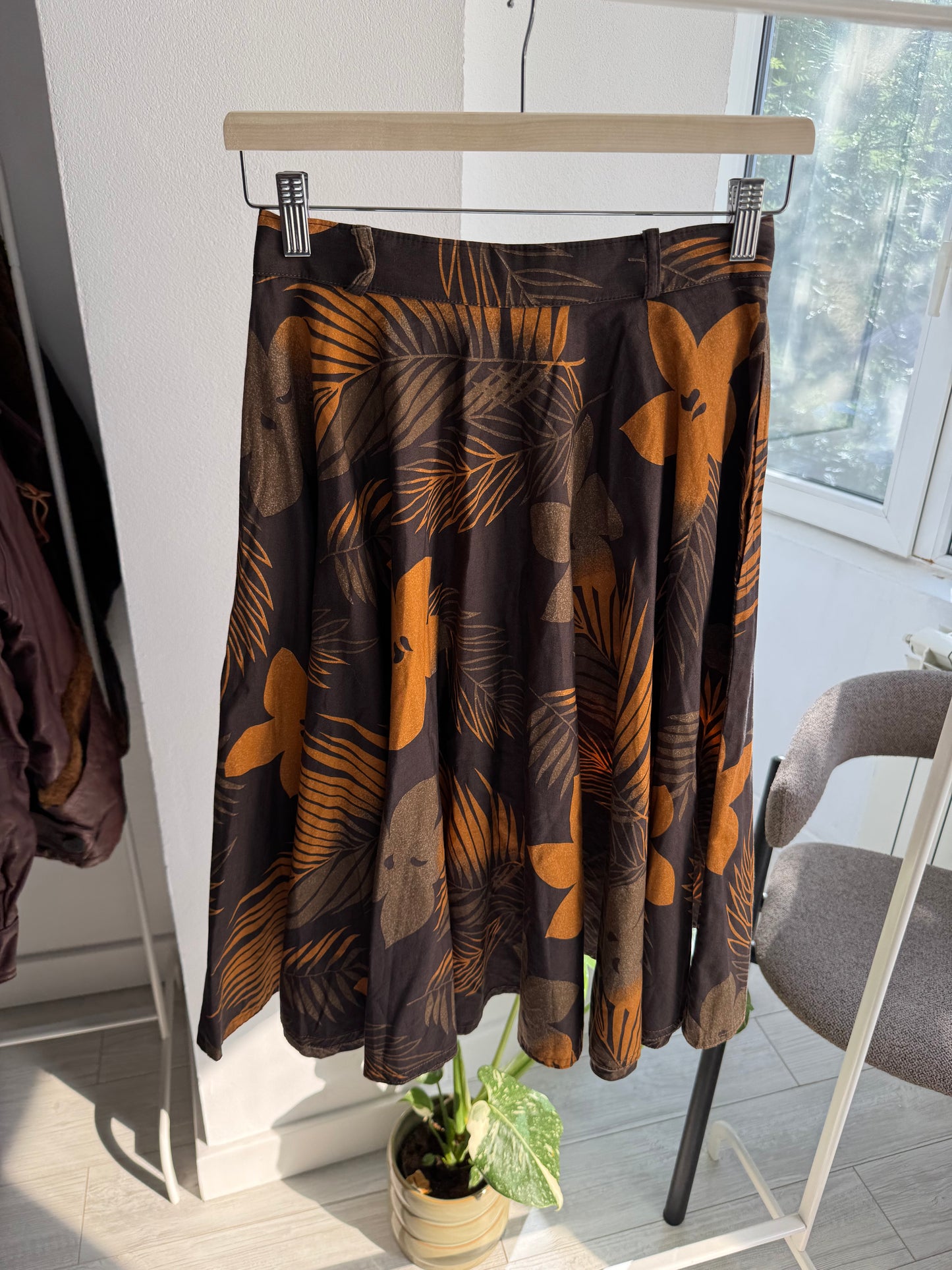 🌴 Fustă Vintage Brown Printed – IT 42 (S/M Damă) – Made in Italy