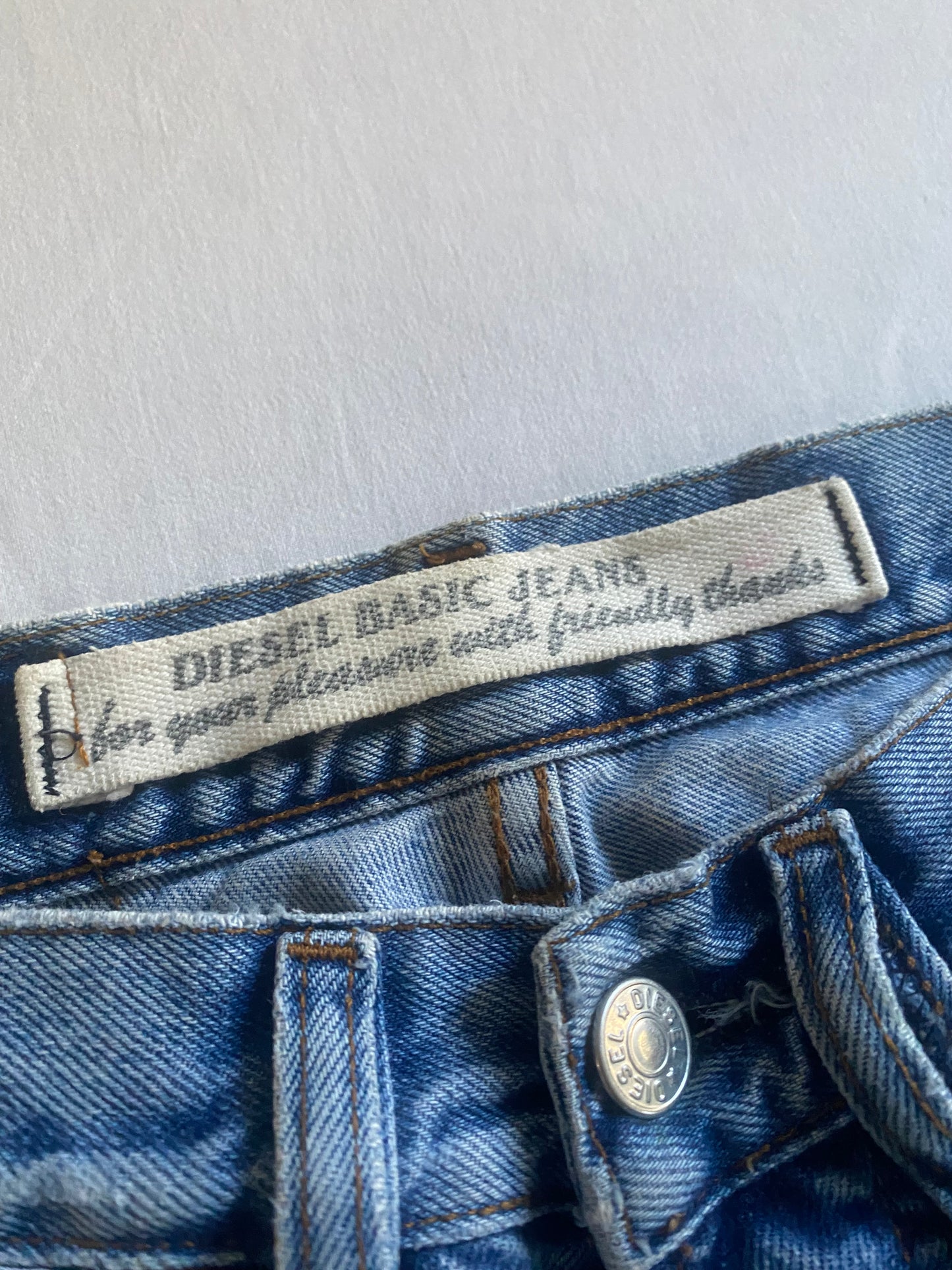 Blugi Vintage Diesel – Light Wash – Made in Italy – Mărime 28