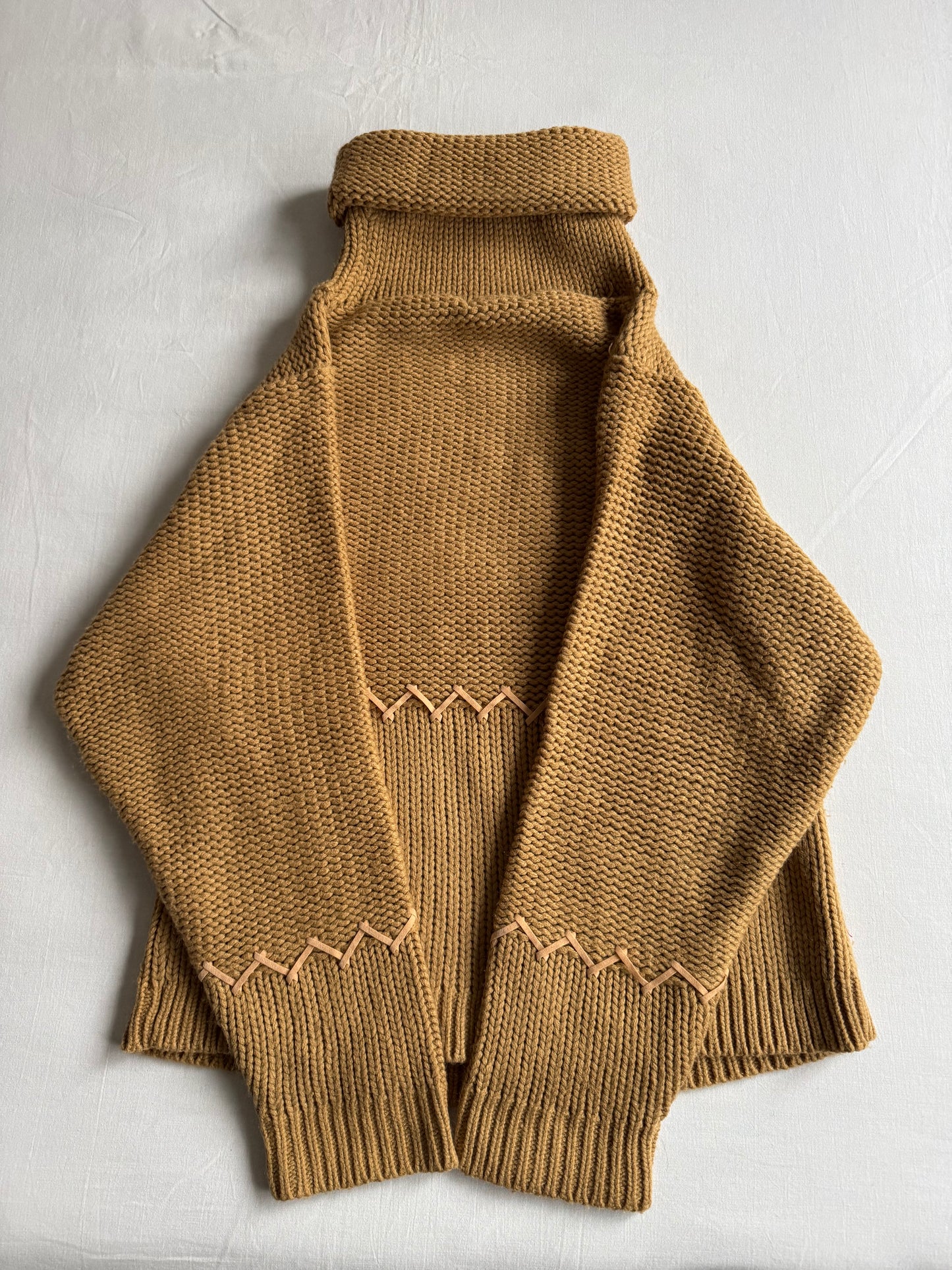 🧶 Pulover Vintage Damă Crem-Maroniu cu Guler Înalt din Lână și Bumbac – aprox. S / M