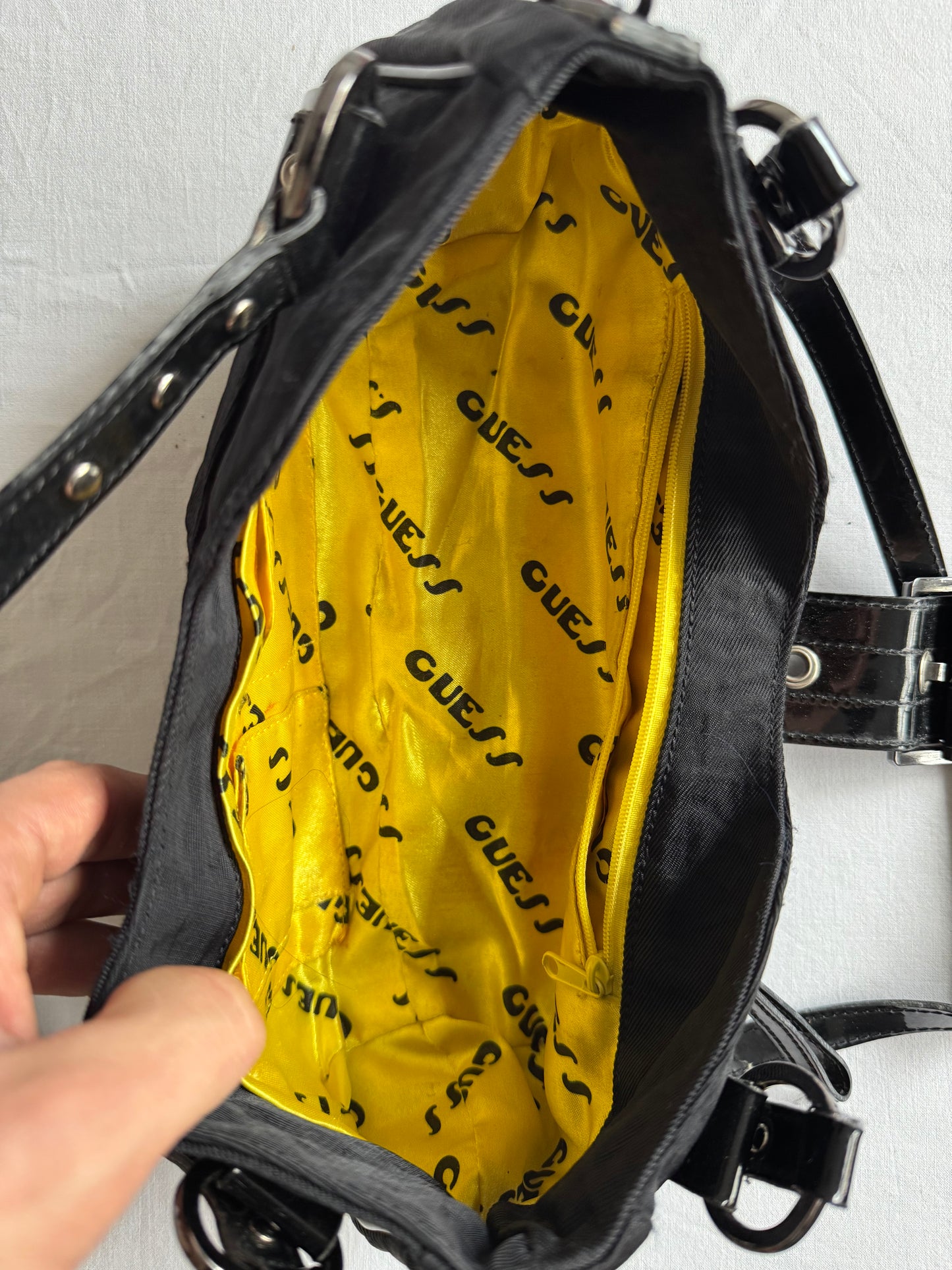 👜 Geantă Y2K Guess neagră / Model clasic anii 2000