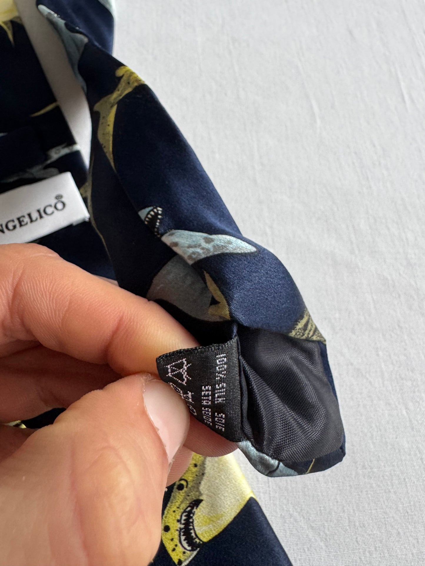 🦈 Cravată Vintage Bleumarin din Mătase cu Print Rechini – Made in Italy