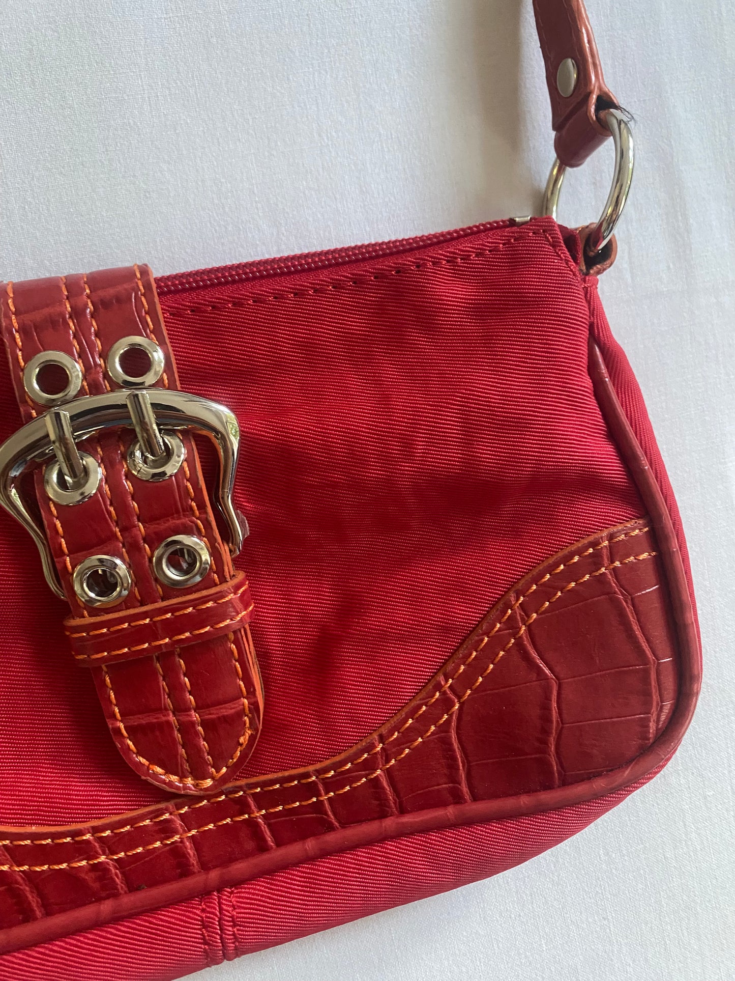 ❤️ Y2K Guess Red Handbag – Geantă Vintage Statement