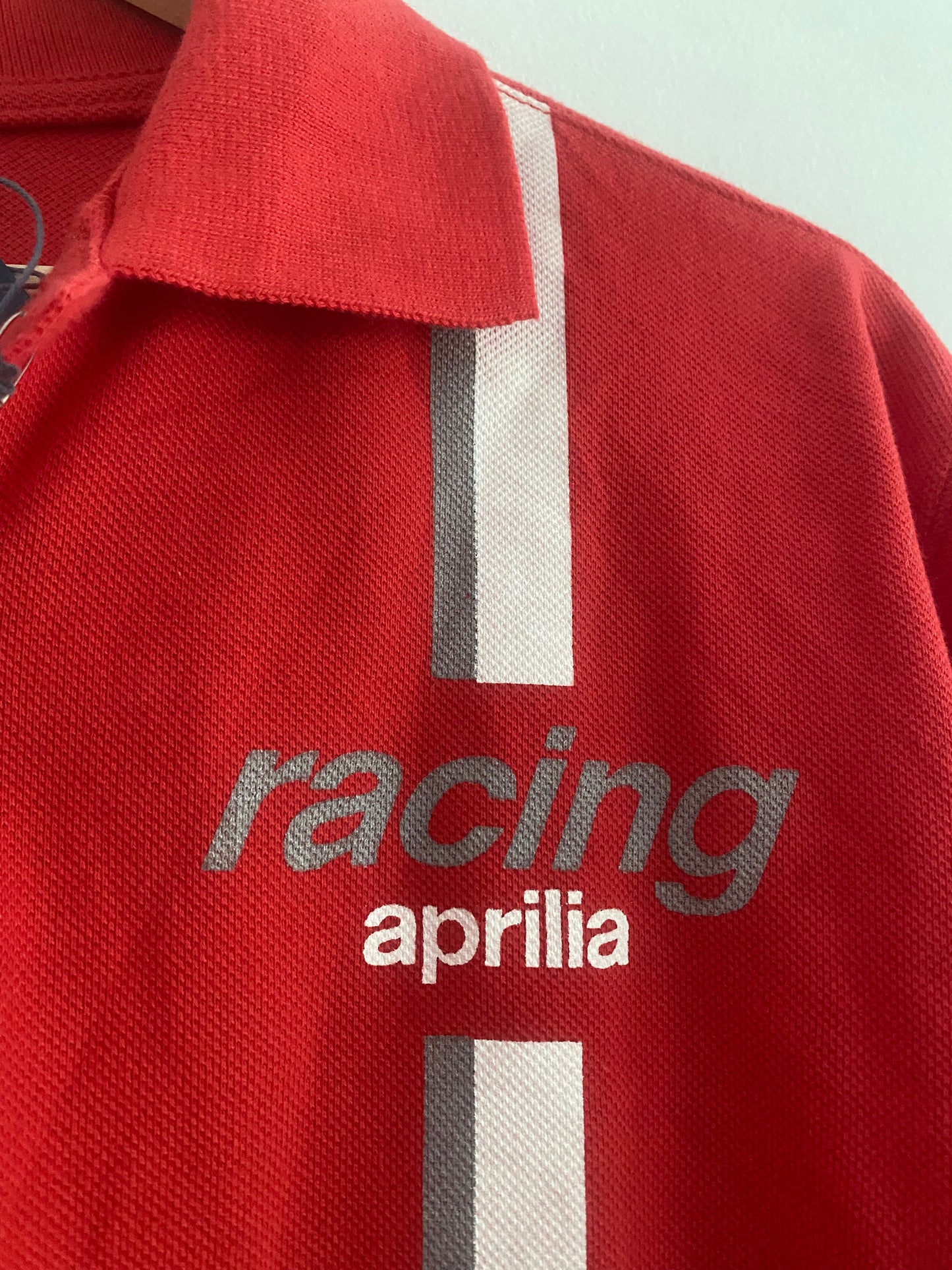 🏁 Tricou Polo Roșu Aprilia Racing x Valentino Rossi