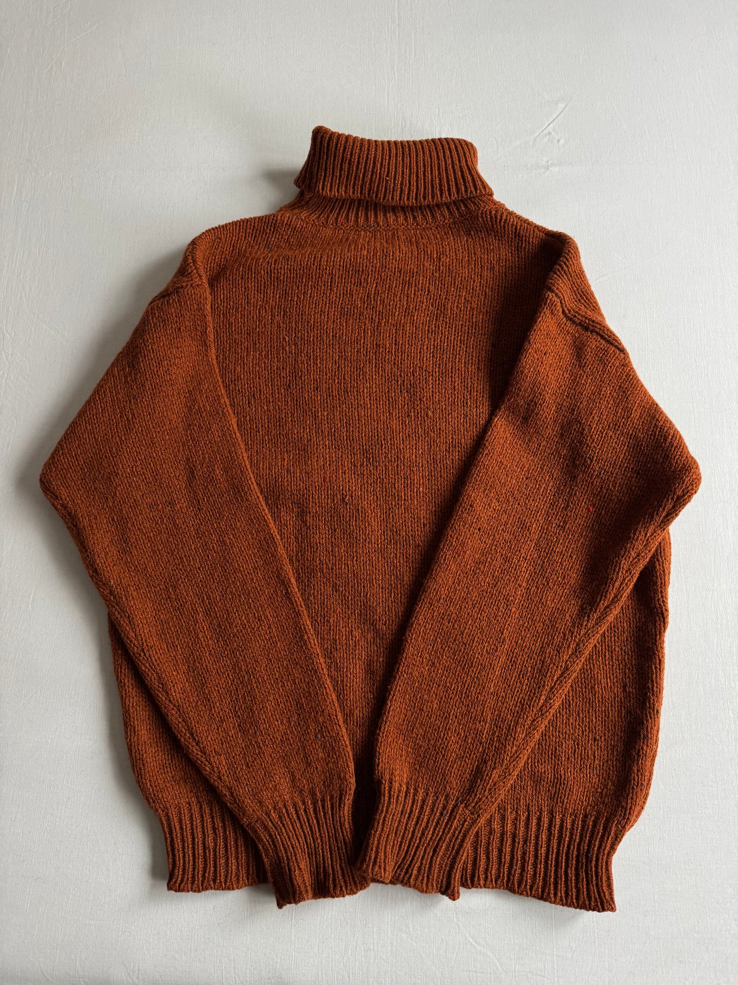 🧶 Pulover Vintage Cărămiziu din Lână Virgină cu Guler Rulat – L