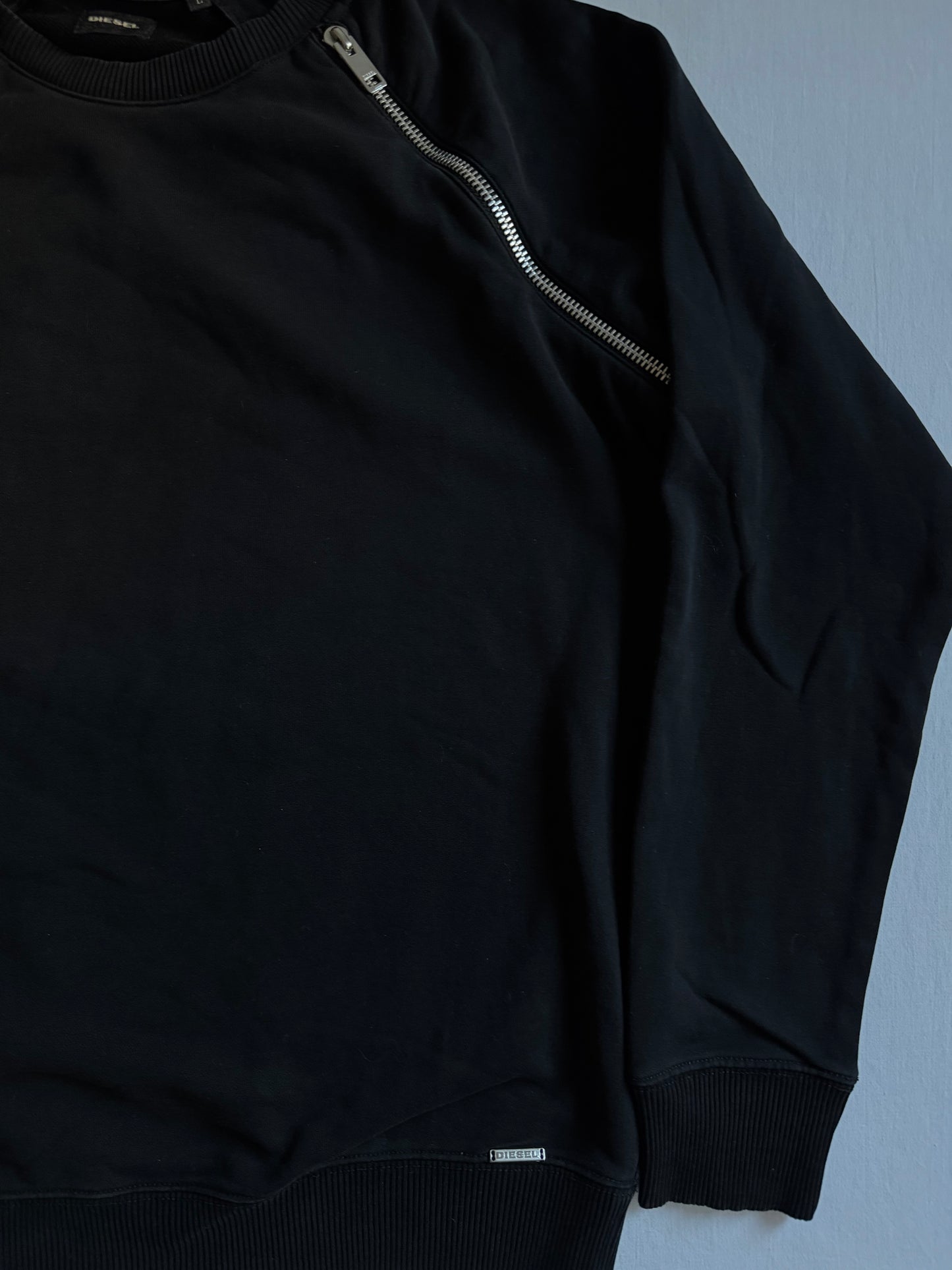 ⛽️ Bluză Diesel crewneck neagră cu fermoare – mărimea L