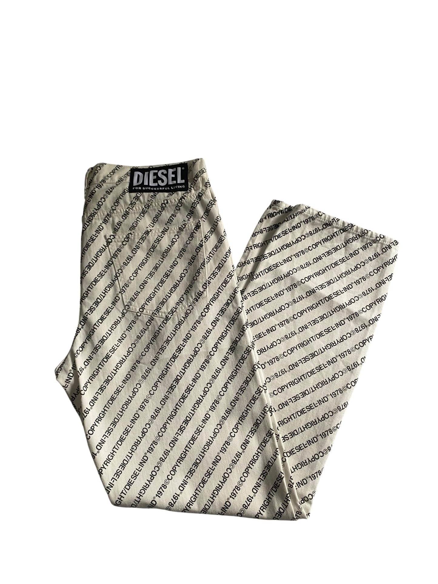 🤍 White Diesel Scripted All-Over Print Jeans – Size 33