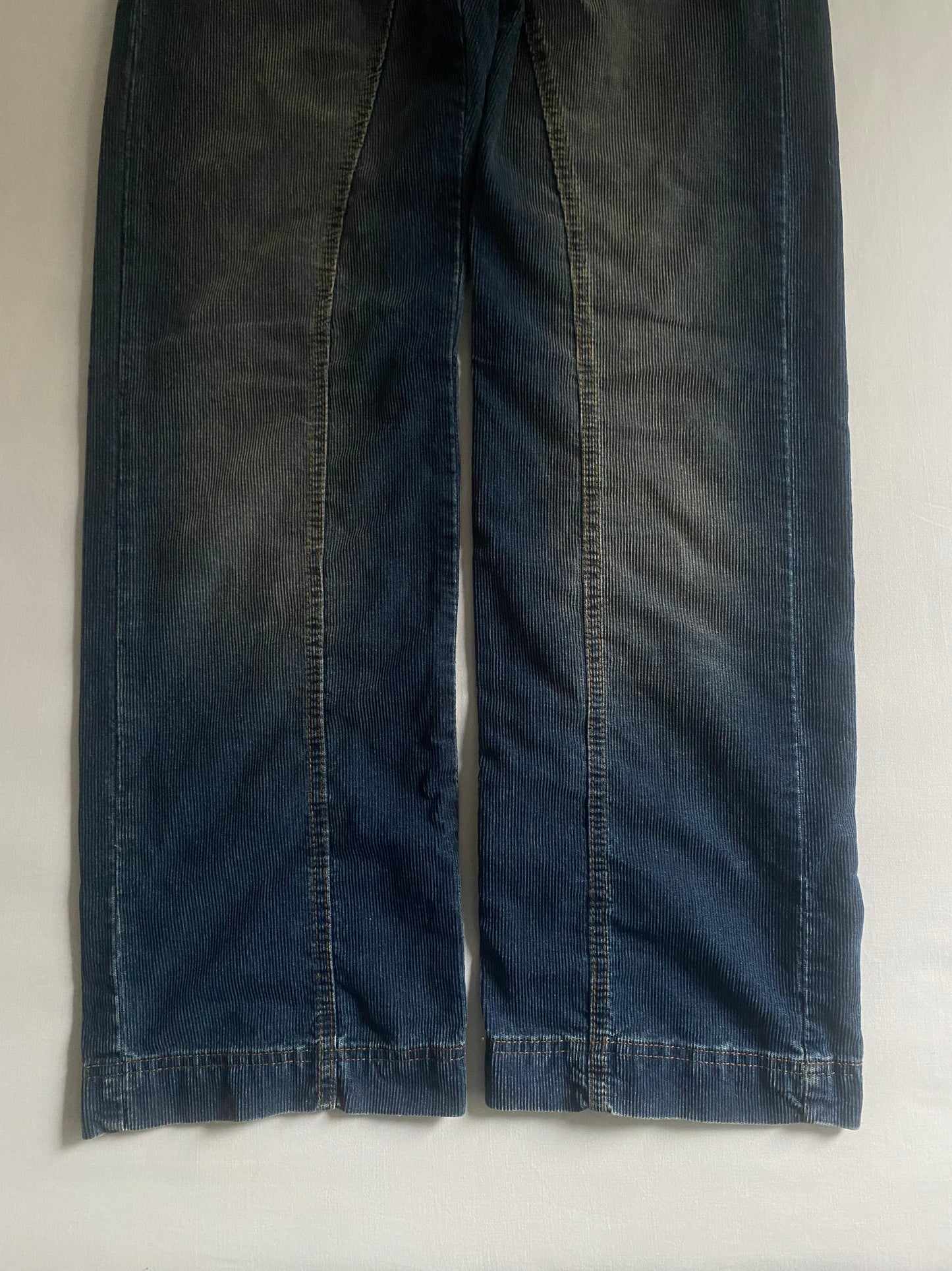 Pantaloni Y2K Corduroy – Dirty Denim Effect – Baggy Fit – US 31 / EU 40