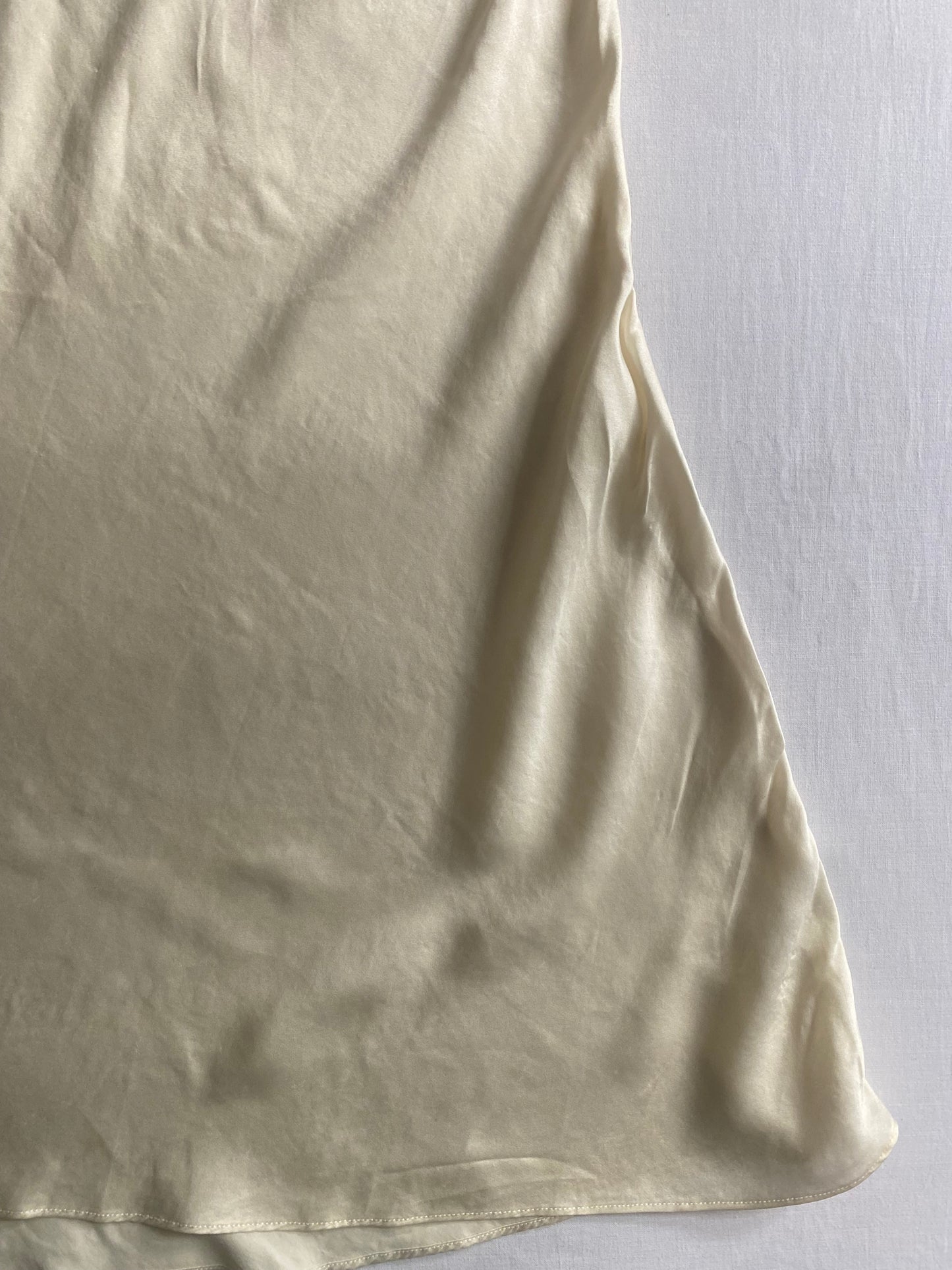 🤍 Top Vintage Alb din Mătase – Mărime M – Stil Clasic